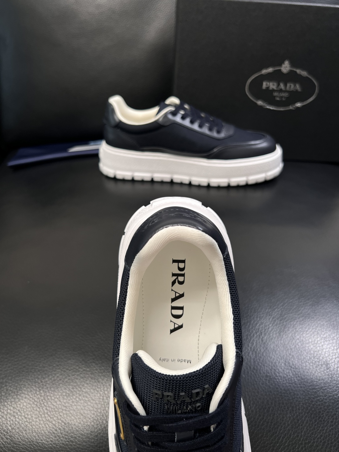 Prada  顶级工艺品，普拉达 专柜同步，原厂配置意大利进口牛皮拼布面料，进口牛皮内里垫，透气舒适，鞋