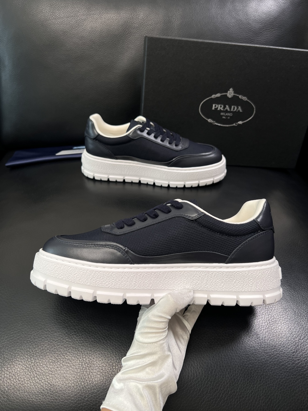 Prada  顶级工艺品，普拉达 专柜同步，原厂配置意大利进口牛皮拼布面料，进口牛皮内里垫，透气舒适，鞋