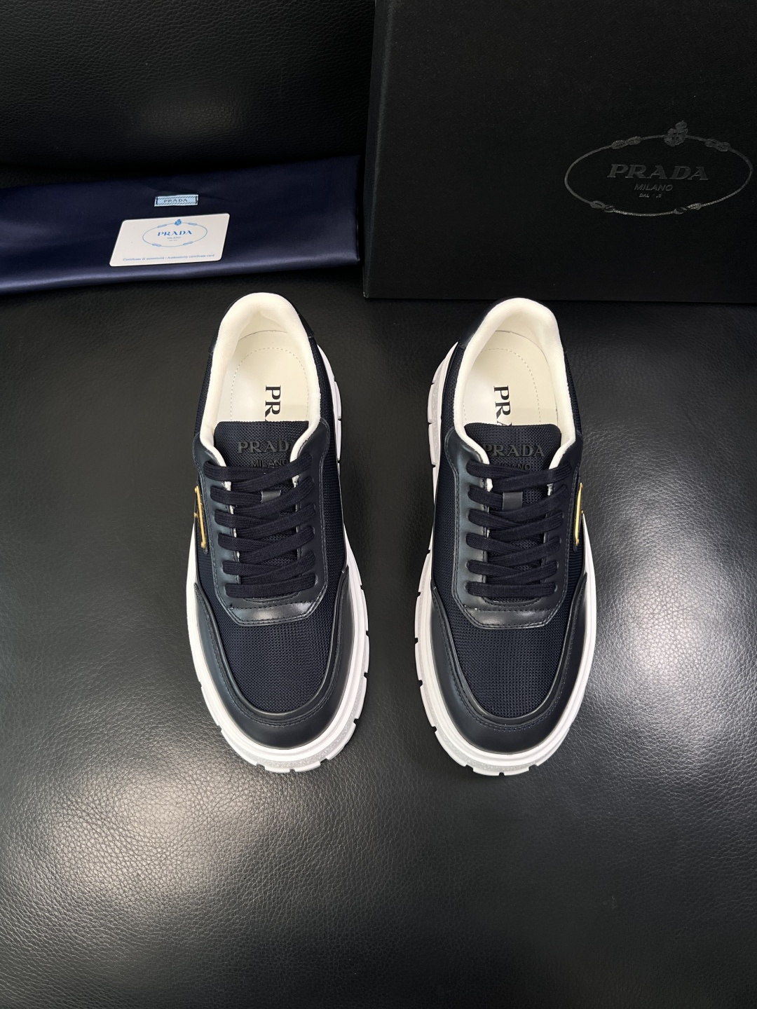 Prada  顶级工艺品，普拉达 专柜同步，原厂配置意大利进口牛皮拼布面料，进口牛皮内里垫，透气舒适，鞋