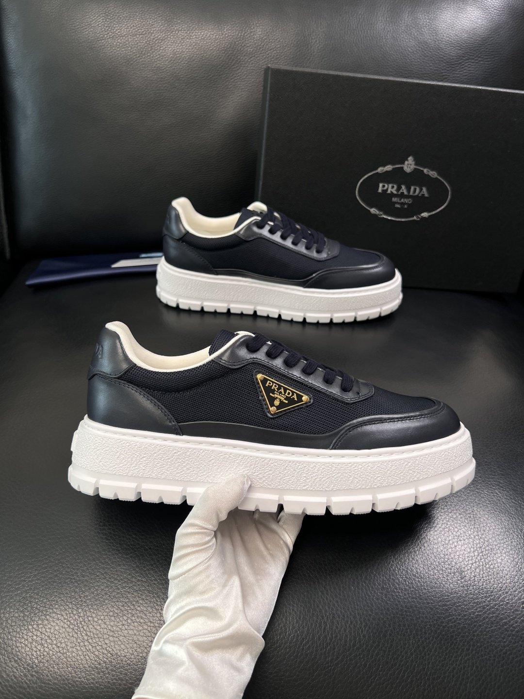 Prada  顶级工艺品，普拉达 专柜同步，原厂配置意大利进口牛皮拼布面料，进口牛皮内里垫，透气舒适，鞋