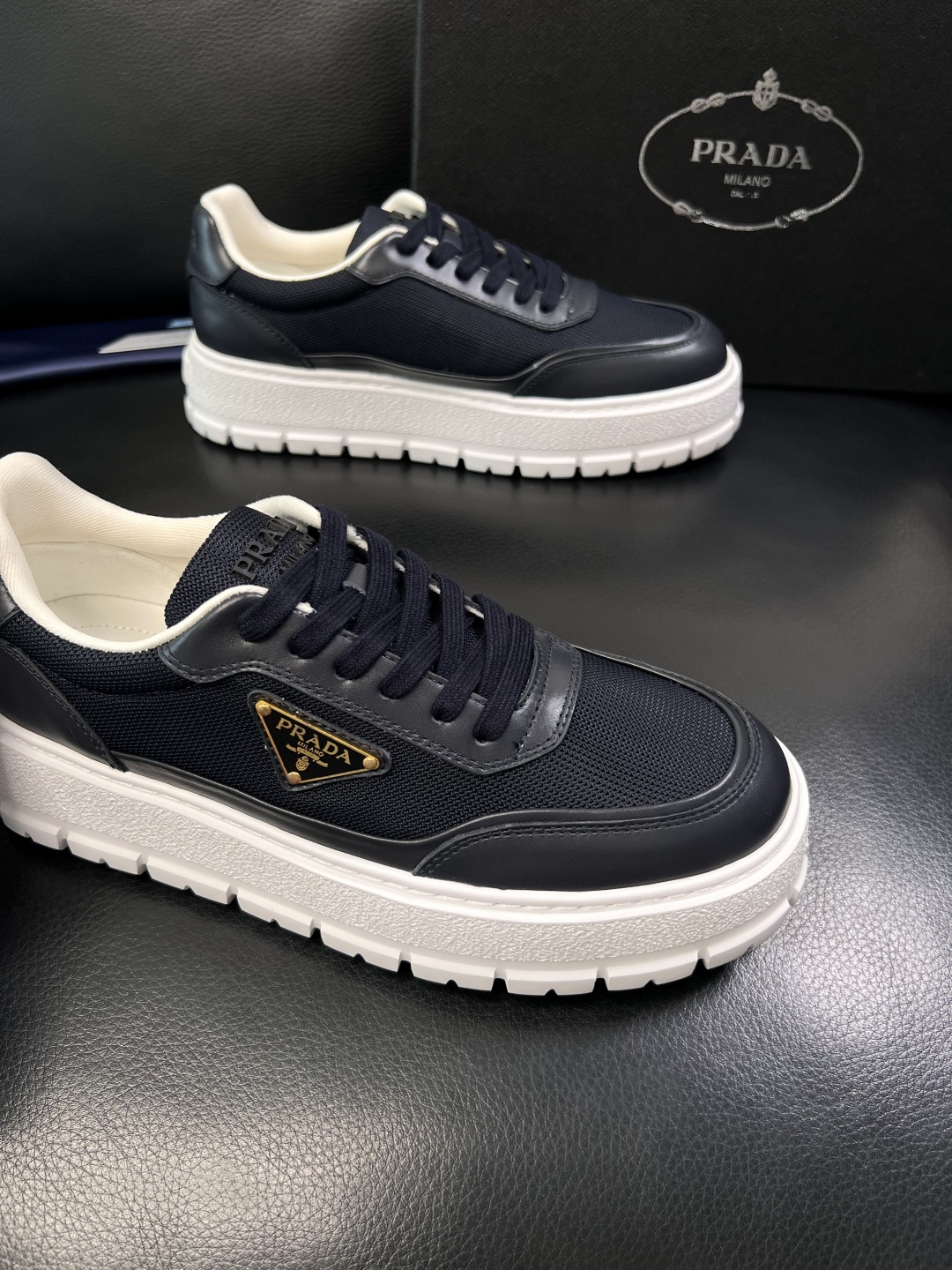 Prada  顶级工艺品，普拉达 专柜同步，原厂配置意大利进口牛皮拼布面料，进口牛皮内里垫，透气舒适，鞋