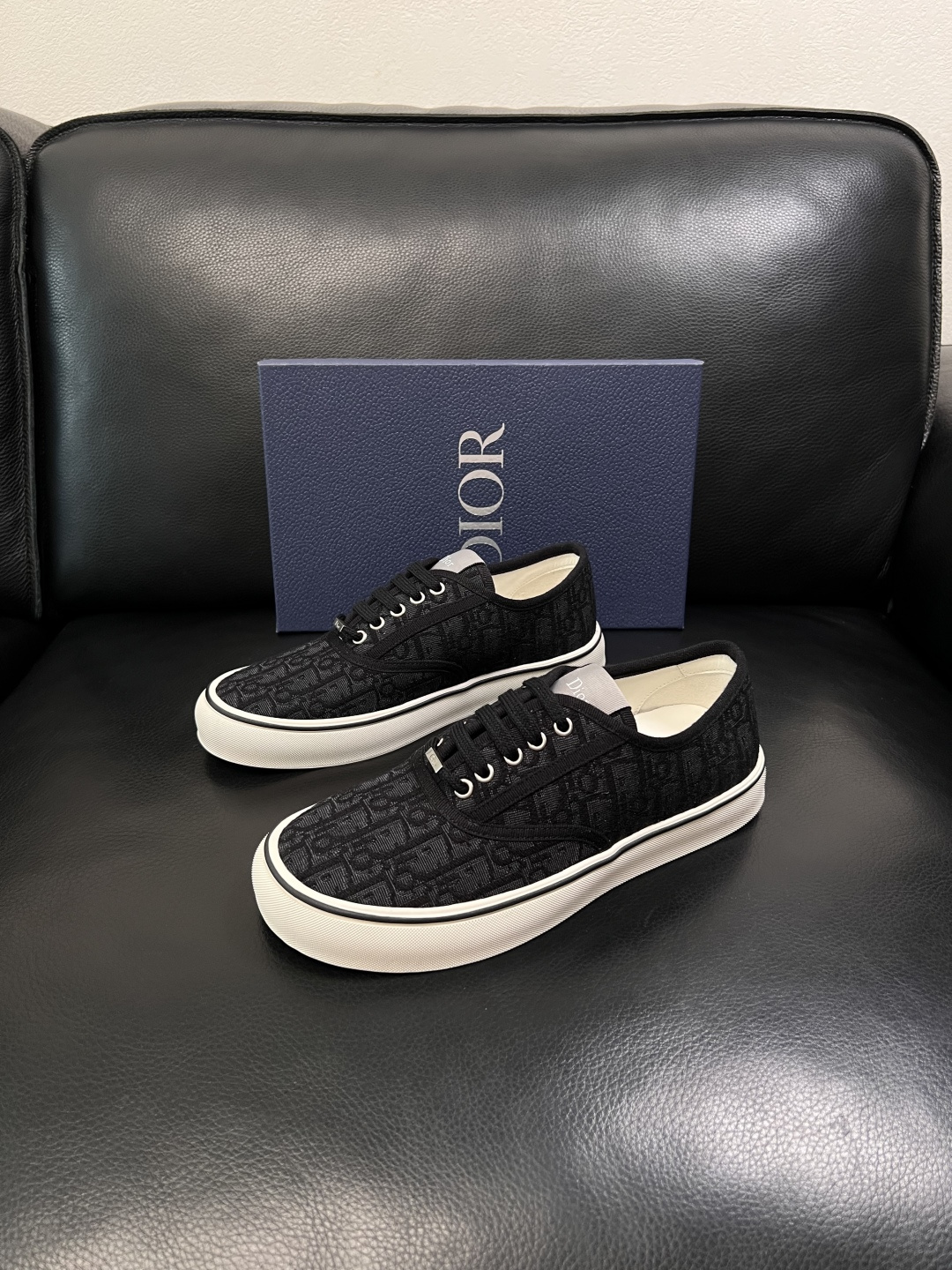 Dior 顶级工艺品 迪奥  专柜同步 原厂配置，意大利进口原版牛皮面料，透气舒适进口水染牛里垫，鞋底：