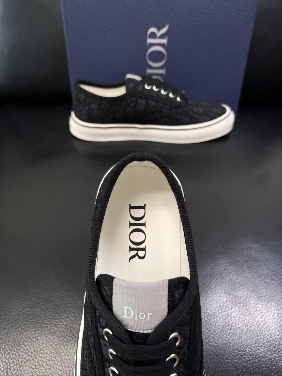 Dior 顶级工艺品 迪奥  专柜同步 原厂配置，意大利进口原版牛皮面料，透气舒适进口水染牛里垫，鞋底：