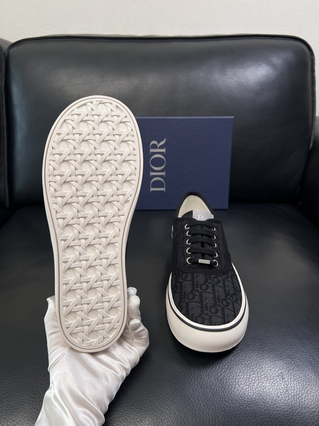 Dior 顶级工艺品 迪奥  专柜同步 原厂配置，意大利进口原版牛皮面料，透气舒适进口水染牛里垫，鞋底：