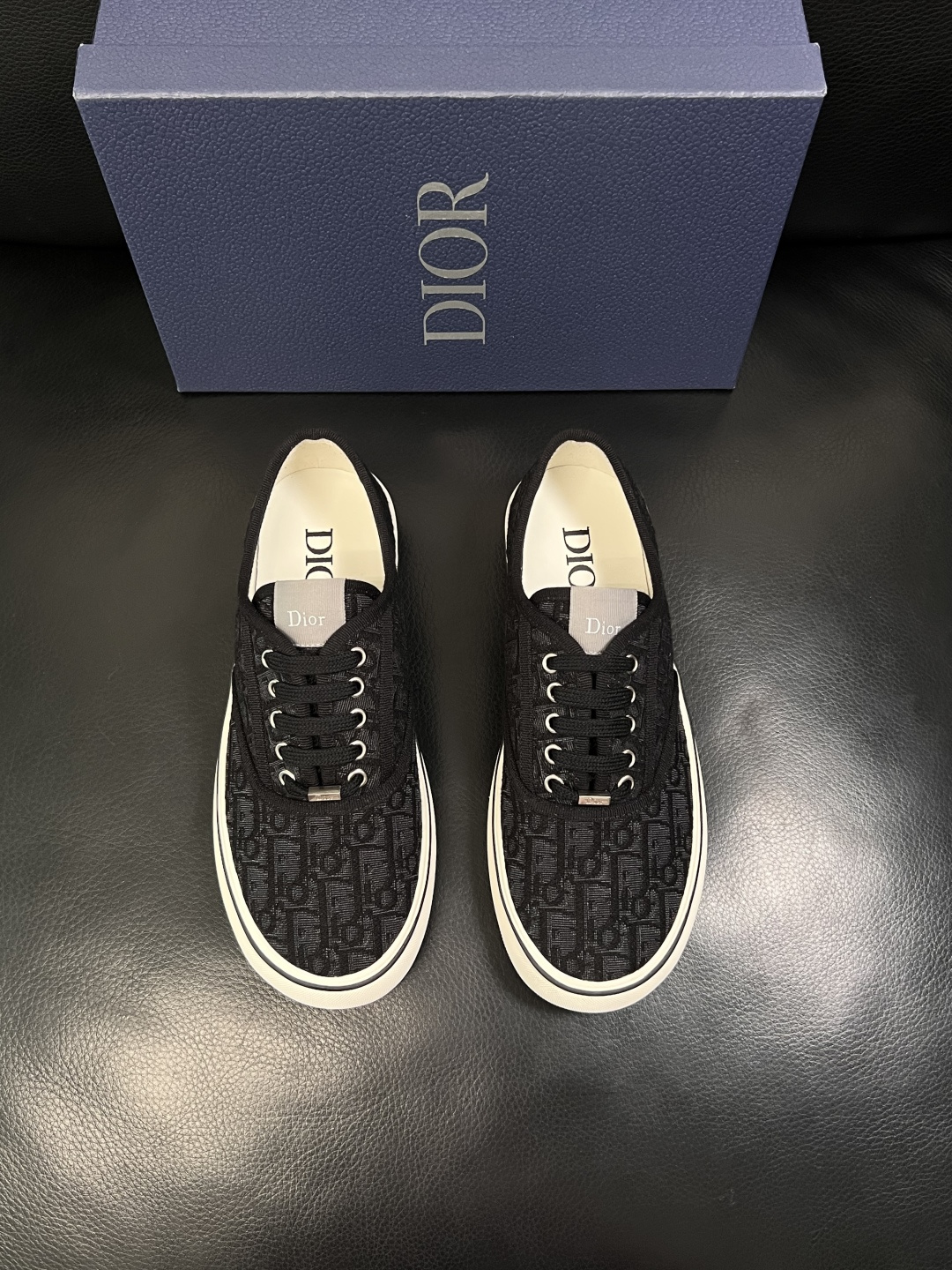 Dior 顶级工艺品 迪奥  专柜同步 原厂配置，意大利进口原版牛皮面料，透气舒适进口水染牛里垫，鞋底：