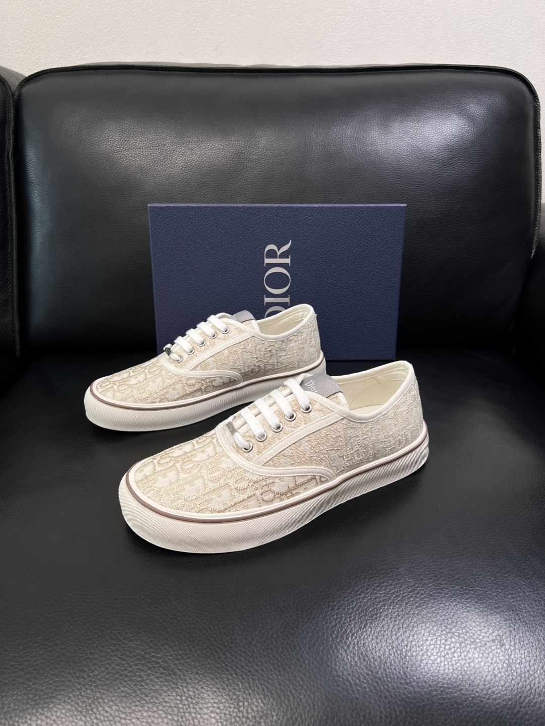 Dior 顶级工艺品 迪奥  专柜同步 原厂配置，意大利进口原版牛皮面料，透气舒适进口水染牛里垫，鞋底：