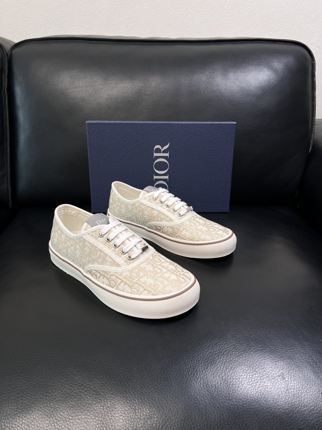Dior 顶级工艺品 迪奥  专柜同步 原厂配置，意大利进口原版牛皮面料，透气舒适进口水染牛里垫，鞋底：