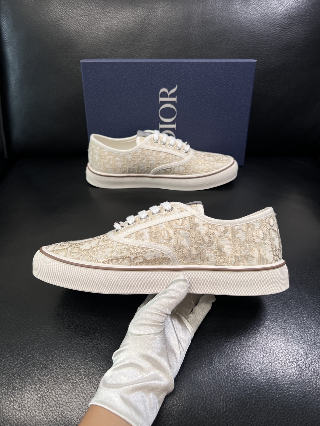 Dior 顶级工艺品 迪奥  专柜同步 原厂配置，意大利进口原版牛皮面料，透气舒适进口水染牛里垫，鞋底：