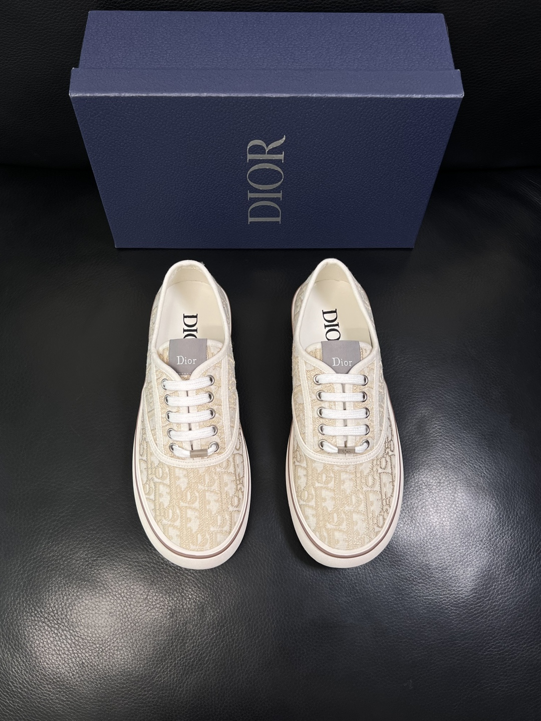 Dior 顶级工艺品 迪奥  专柜同步 原厂配置，意大利进口原版牛皮面料，透气舒适进口水染牛里垫，鞋底：