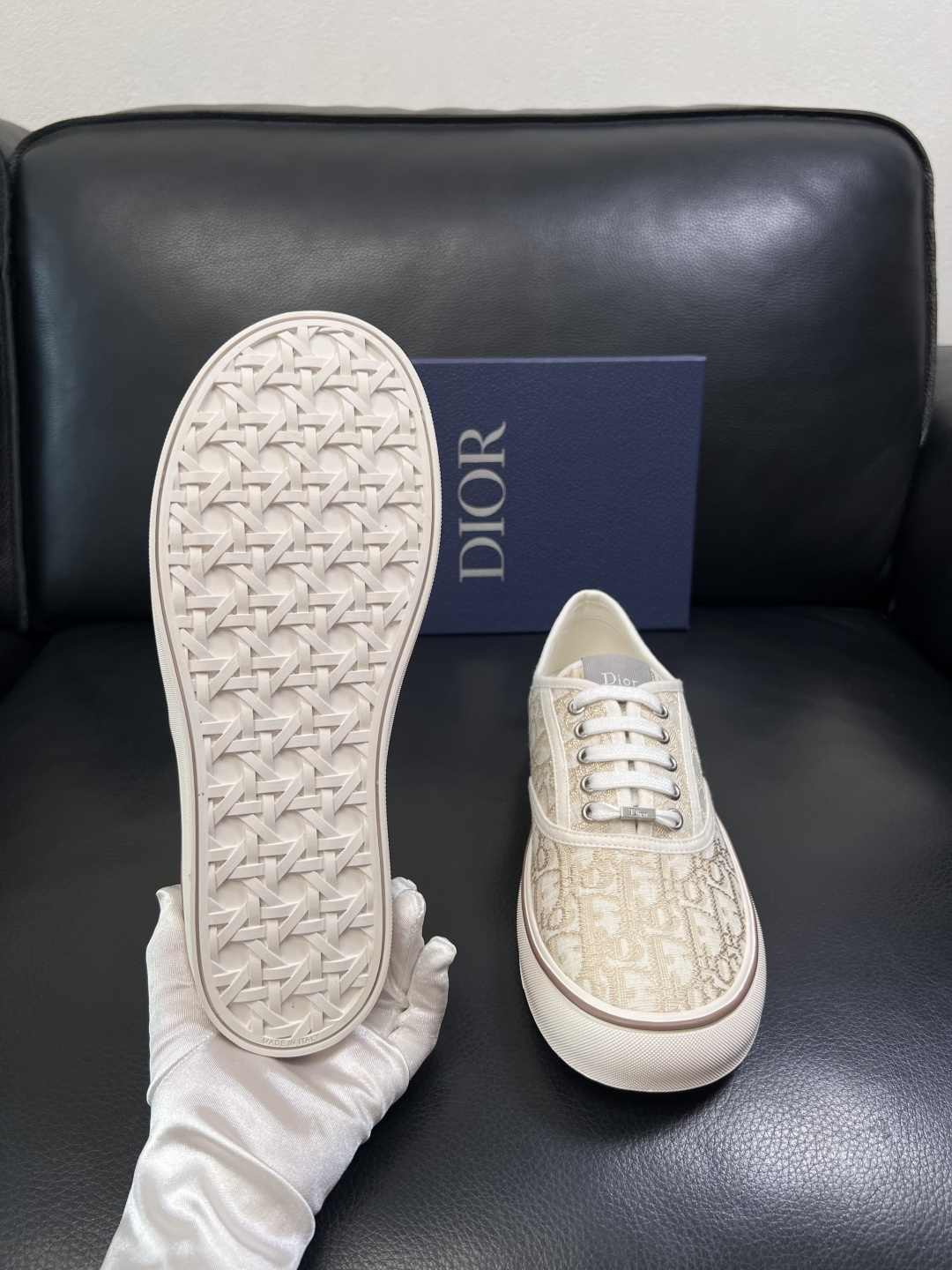 Dior 顶级工艺品 迪奥  专柜同步 原厂配置，意大利进口原版牛皮面料，透气舒适进口水染牛里垫，鞋底：