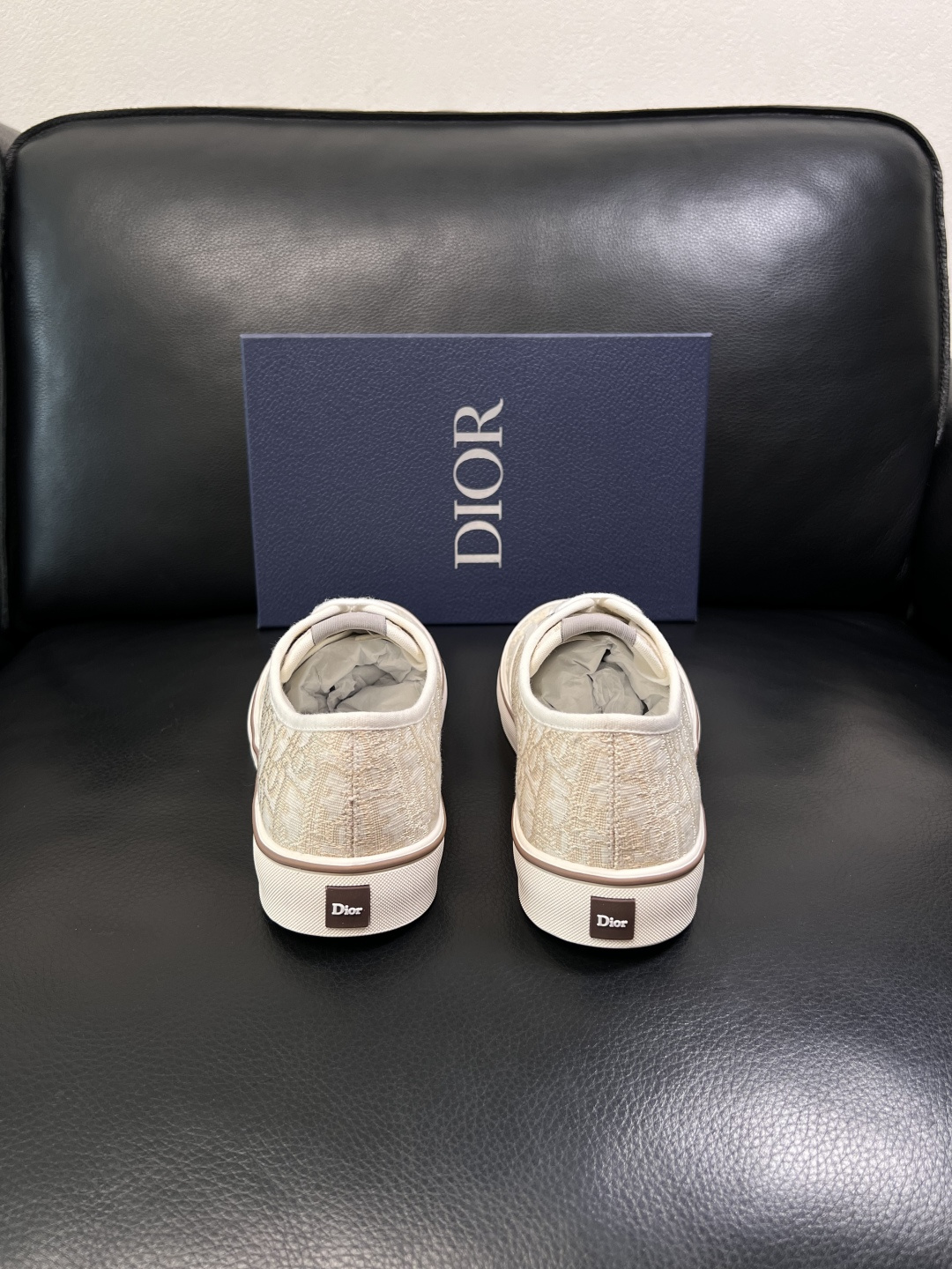 Dior 顶级工艺品 迪奥  专柜同步 原厂配置，意大利进口原版牛皮面料，透气舒适进口水染牛里垫，鞋底：