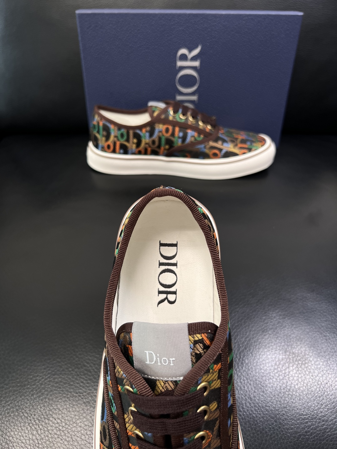 Dior 顶级工艺品 迪奥  专柜同步 原厂配置，意大利进口原版牛皮面料，透气舒适进口水染牛里垫，鞋底：