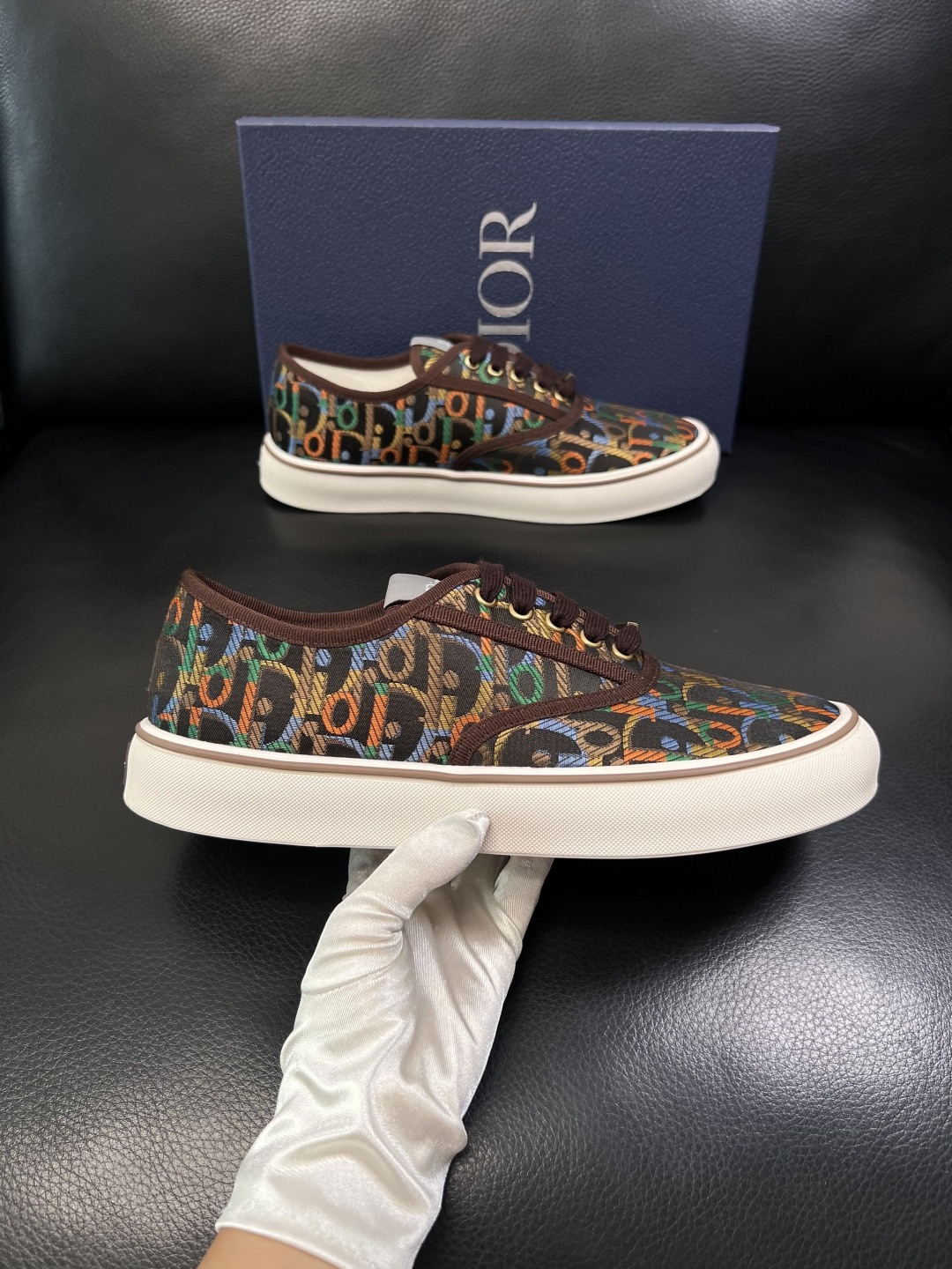 Dior 顶级工艺品 迪奥  专柜同步 原厂配置，意大利进口原版牛皮面料，透气舒适进口水染牛里垫，鞋底：