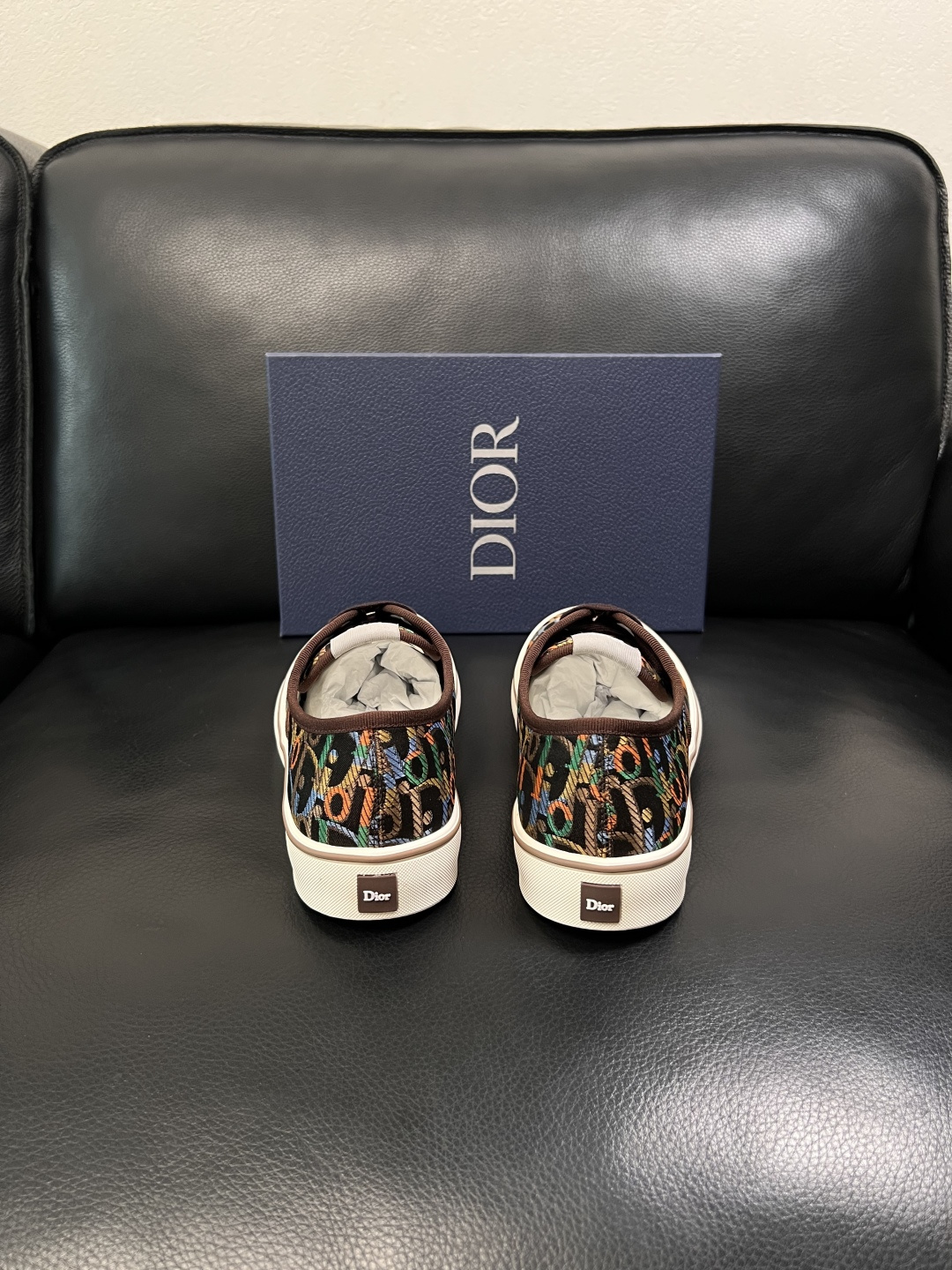 Dior 顶级工艺品 迪奥  专柜同步 原厂配置，意大利进口原版牛皮面料，透气舒适进口水染牛里垫，鞋底：
