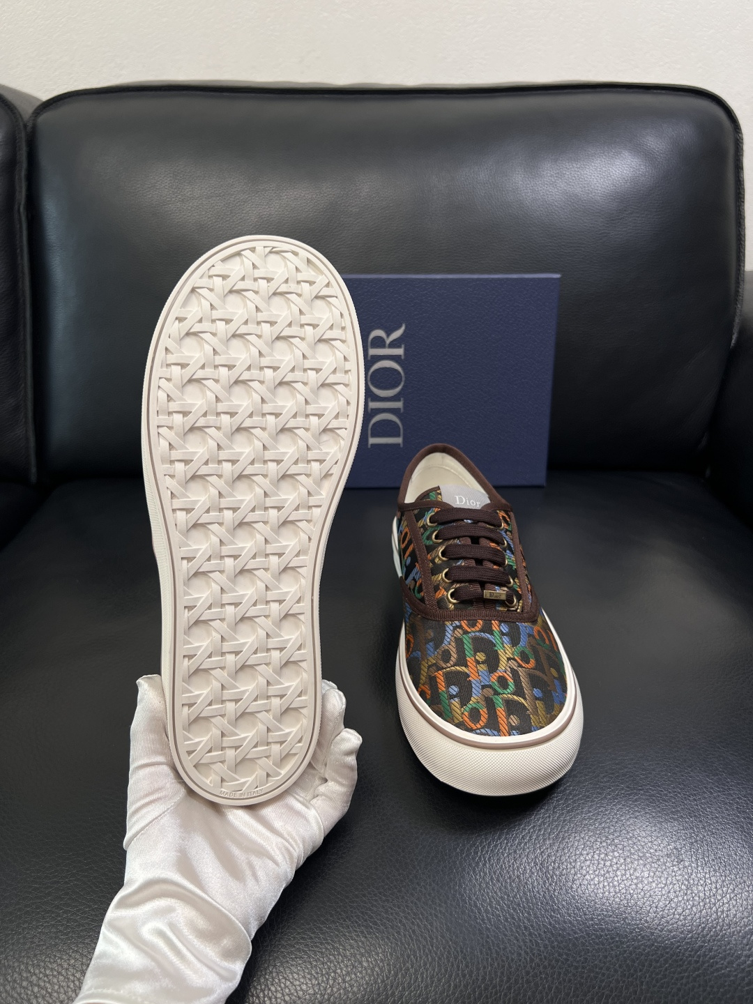 Dior 顶级工艺品 迪奥  专柜同步 原厂配置，意大利进口原版牛皮面料，透气舒适进口水染牛里垫，鞋底：