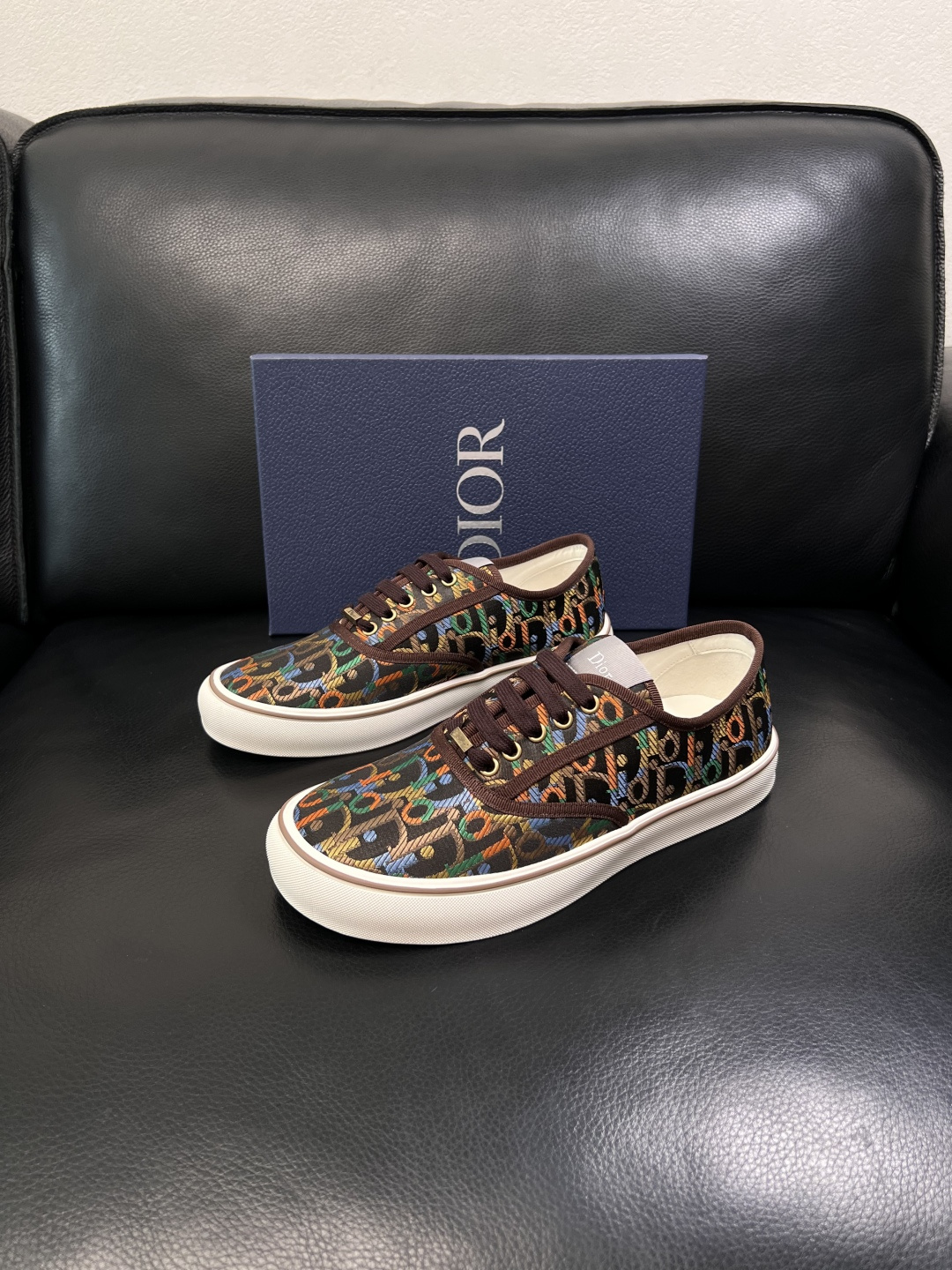 Dior 顶级工艺品 迪奥  专柜同步 原厂配置，意大利进口原版牛皮面料，透气舒适进口水染牛里垫，鞋底：