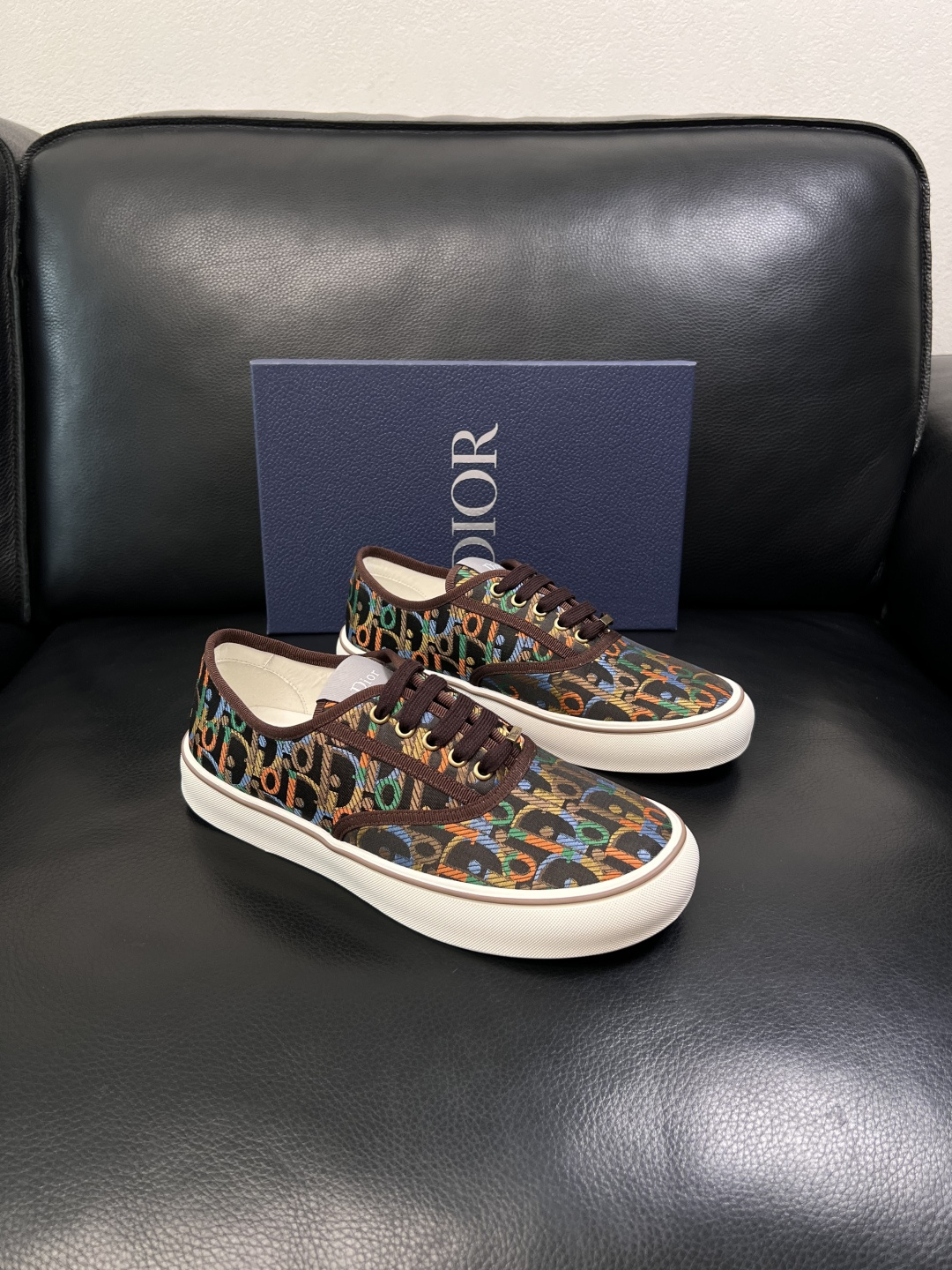 Dior 顶级工艺品 迪奥  专柜同步 原厂配置，意大利进口原版牛皮面料，透气舒适进口水染牛里垫，鞋底：