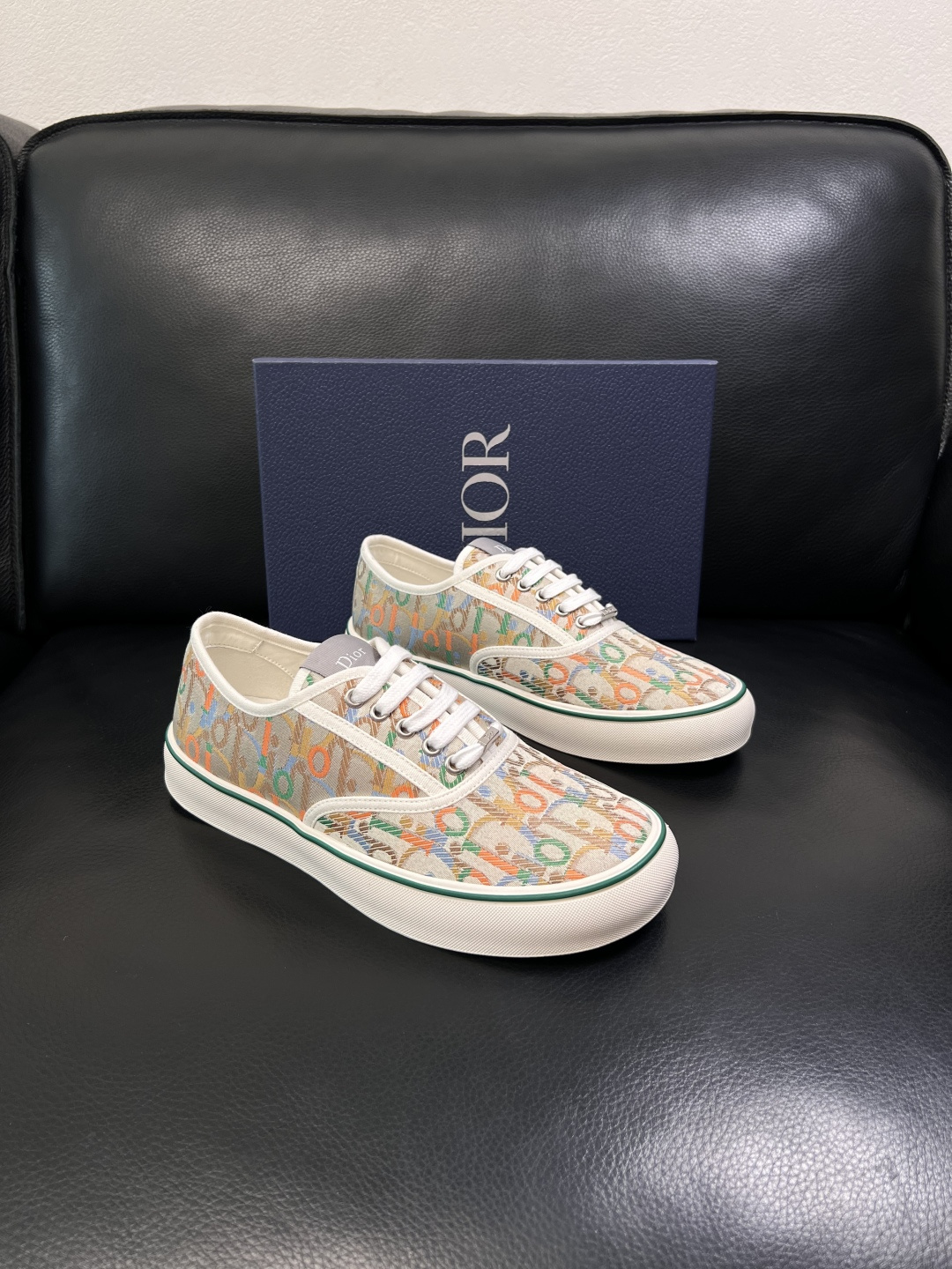 Dior 顶级工艺品 迪奥  专柜同步 原厂配置，意大利进口原版牛皮面料，透气舒适进口水染牛里垫，鞋底：