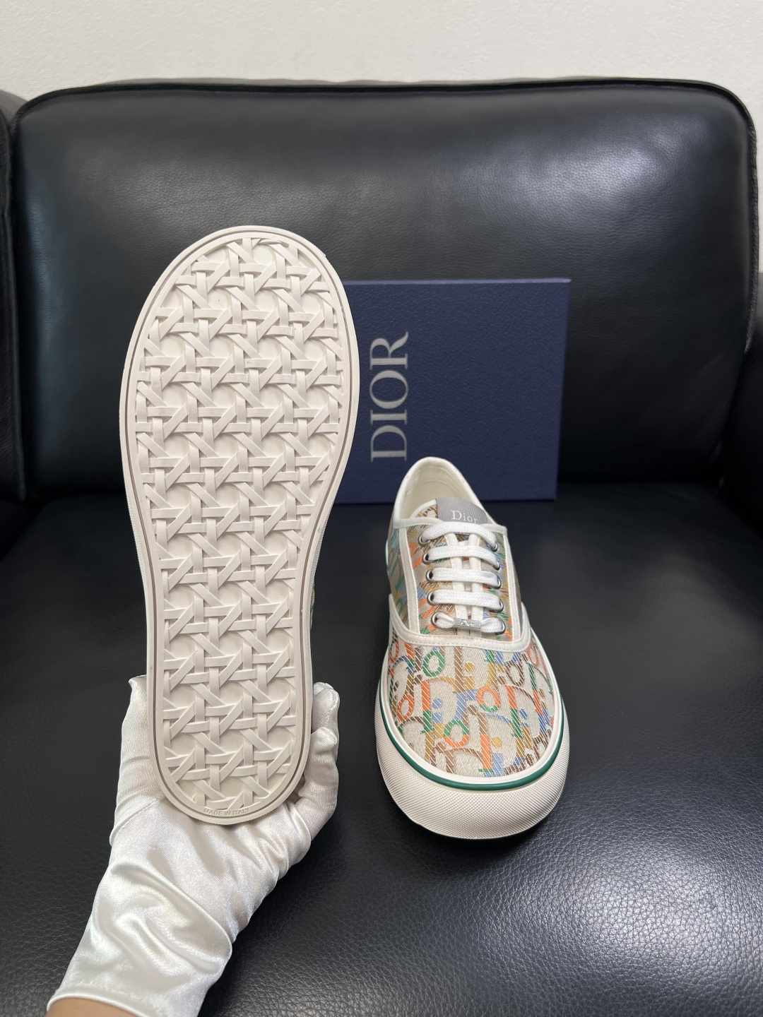 Dior 顶级工艺品 迪奥  专柜同步 原厂配置，意大利进口原版牛皮面料，透气舒适进口水染牛里垫，鞋底：