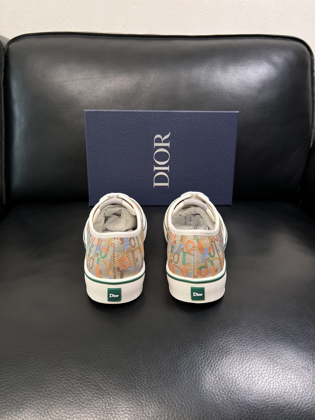Dior 顶级工艺品 迪奥  专柜同步 原厂配置，意大利进口原版牛皮面料，透气舒适进口水染牛里垫，鞋底：