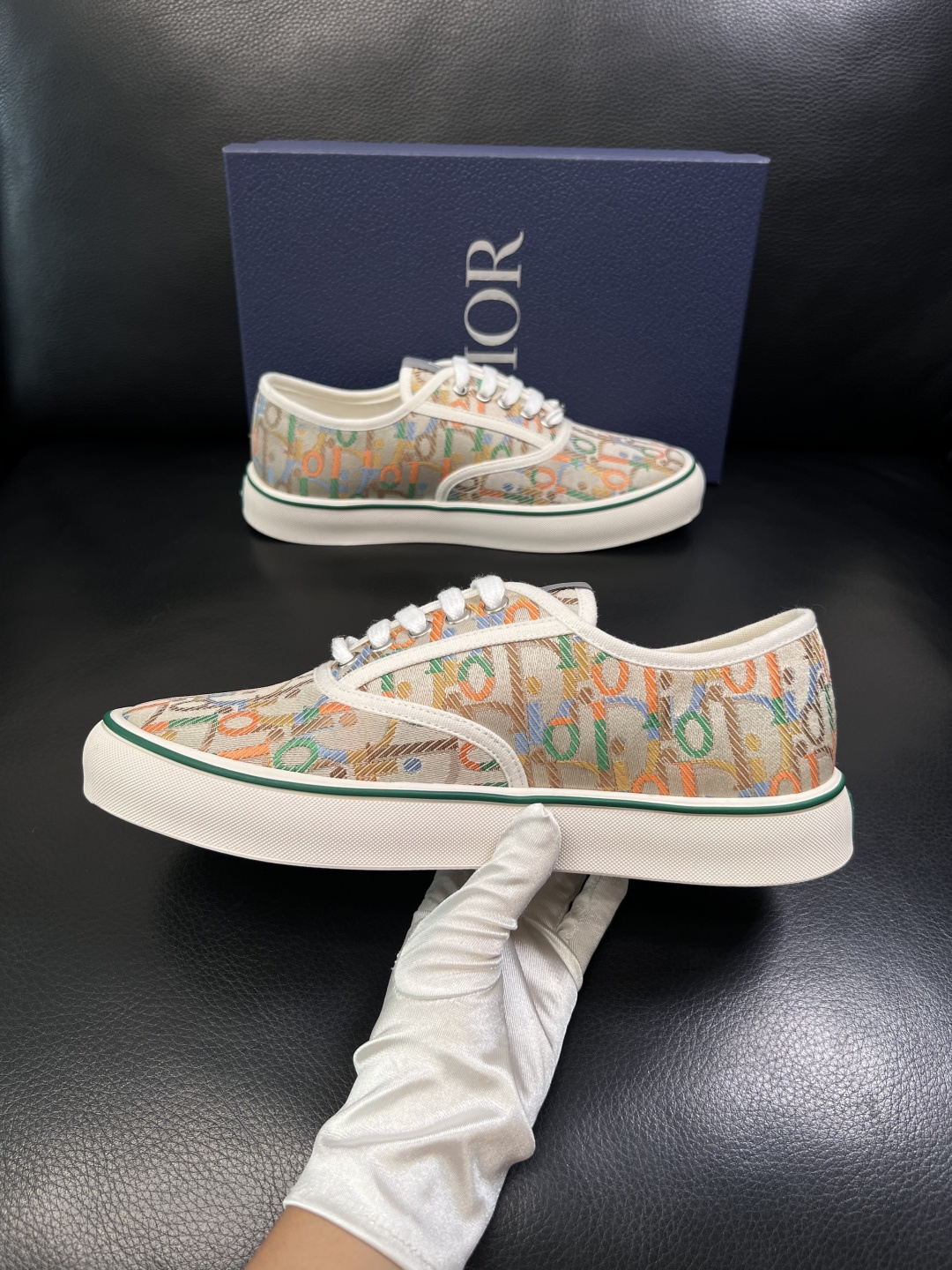 Dior 顶级工艺品 迪奥  专柜同步 原厂配置，意大利进口原版牛皮面料，透气舒适进口水染牛里垫，鞋底：