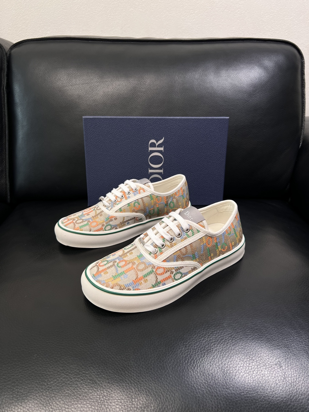 Dior 顶级工艺品 迪奥  专柜同步 原厂配置，意大利进口原版牛皮面料，透气舒适进口水染牛里垫，鞋底：