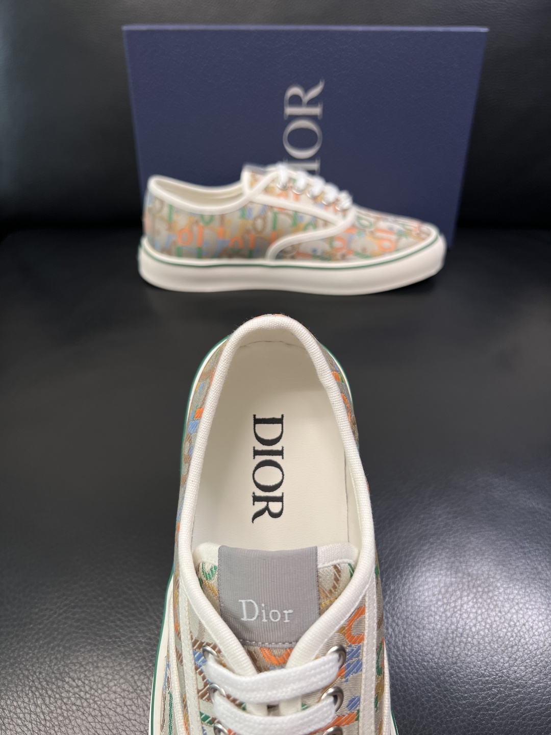Dior 顶级工艺品 迪奥  专柜同步 原厂配置，意大利进口原版牛皮面料，透气舒适进口水染牛里垫，鞋底：