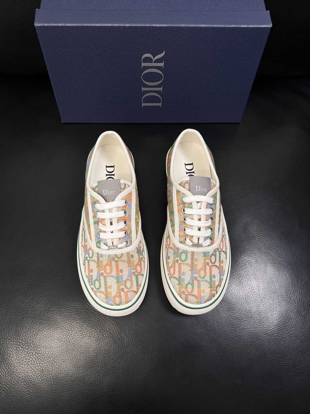 Dior 顶级工艺品 迪奥  专柜同步 原厂配置，意大利进口原版牛皮面料，透气舒适进口水染牛里垫，鞋底：
