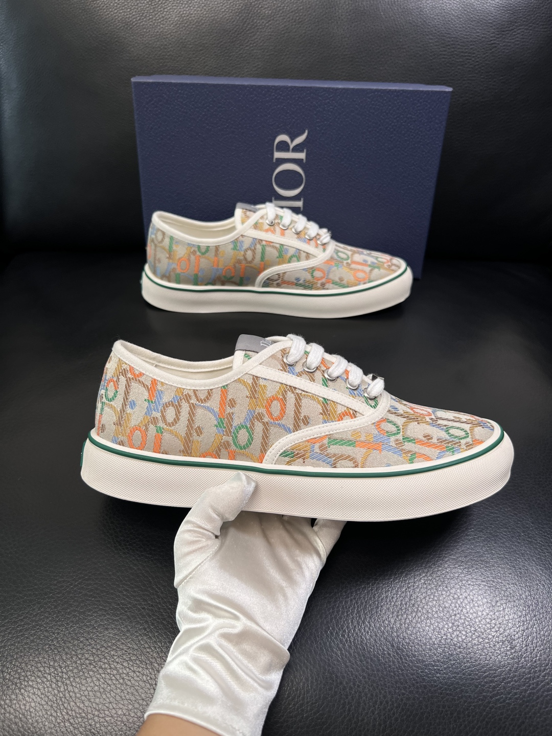 Dior 顶级工艺品 迪奥  专柜同步 原厂配置，意大利进口原版牛皮面料，透气舒适进口水染牛里垫，鞋底：