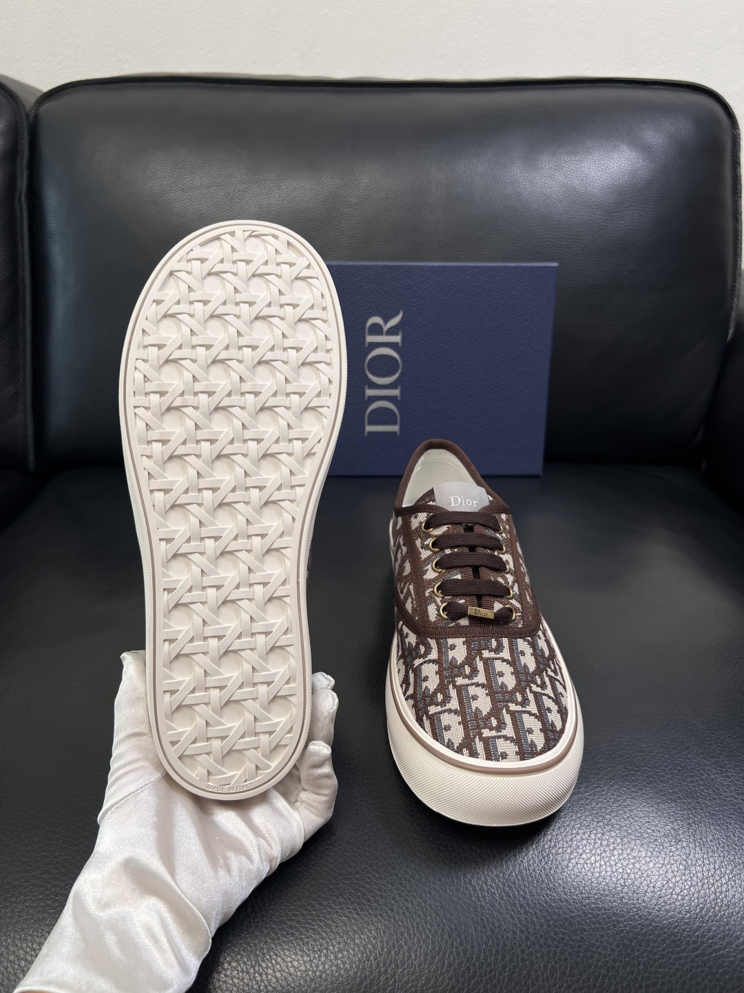 Dior 顶级工艺品 迪奥  专柜同步 原厂配置，意大利进口原版牛皮面料，透气舒适进口水染牛里垫，鞋底：