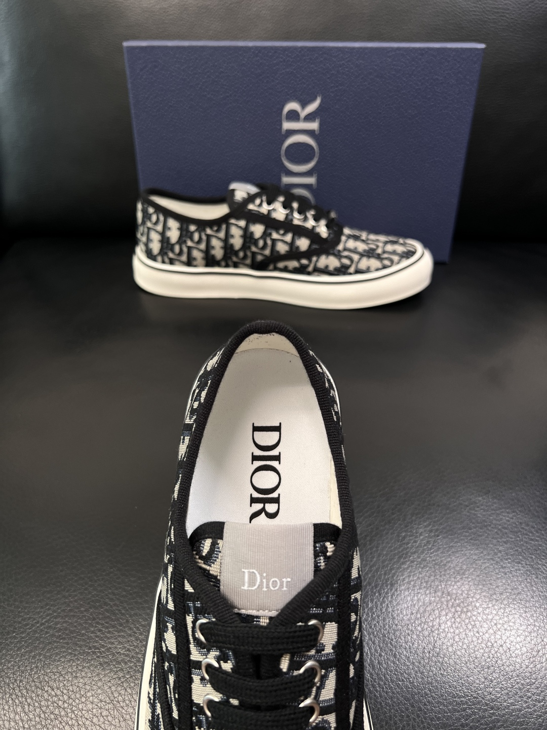 Dior 顶级工艺品 迪奥  专柜同步 原厂配置，意大利进口原版牛皮面料，透气舒适进口水染牛里垫，鞋底：