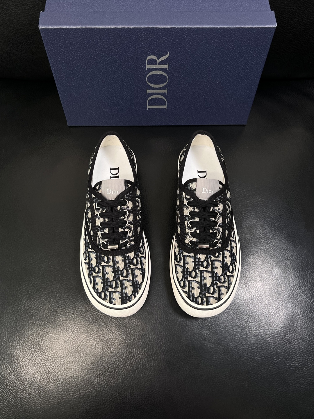 Dior 顶级工艺品 迪奥  专柜同步 原厂配置，意大利进口原版牛皮面料，透气舒适进口水染牛里垫，鞋底：