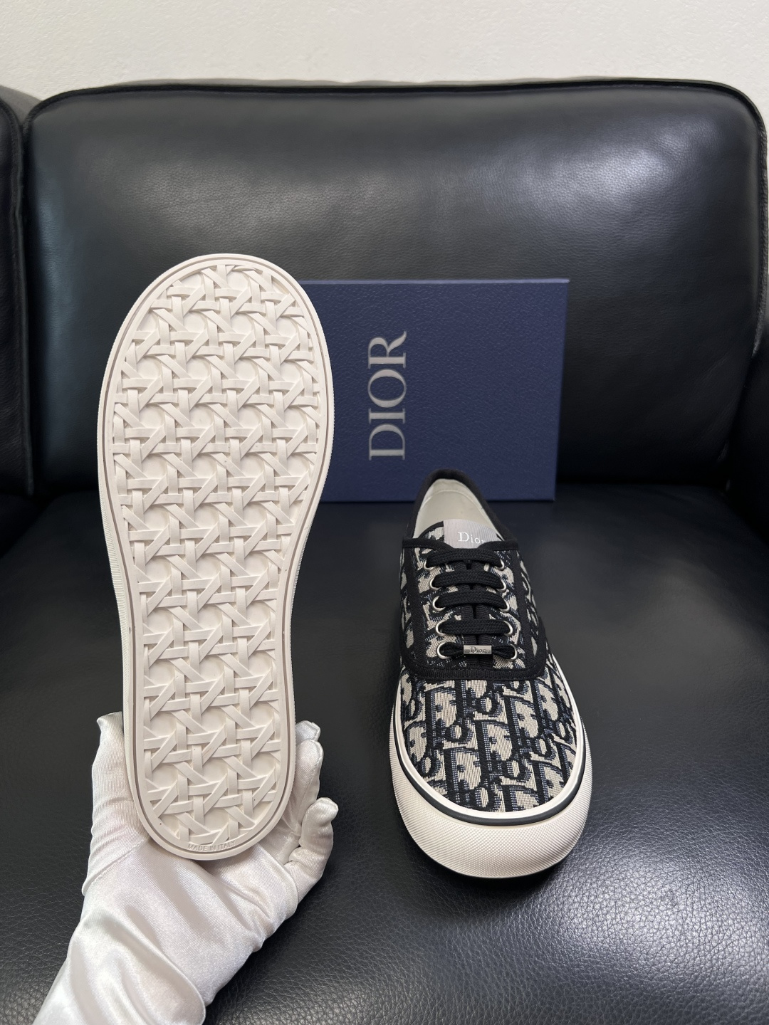 Dior 顶级工艺品 迪奥  专柜同步 原厂配置，意大利进口原版牛皮面料，透气舒适进口水染牛里垫，鞋底：