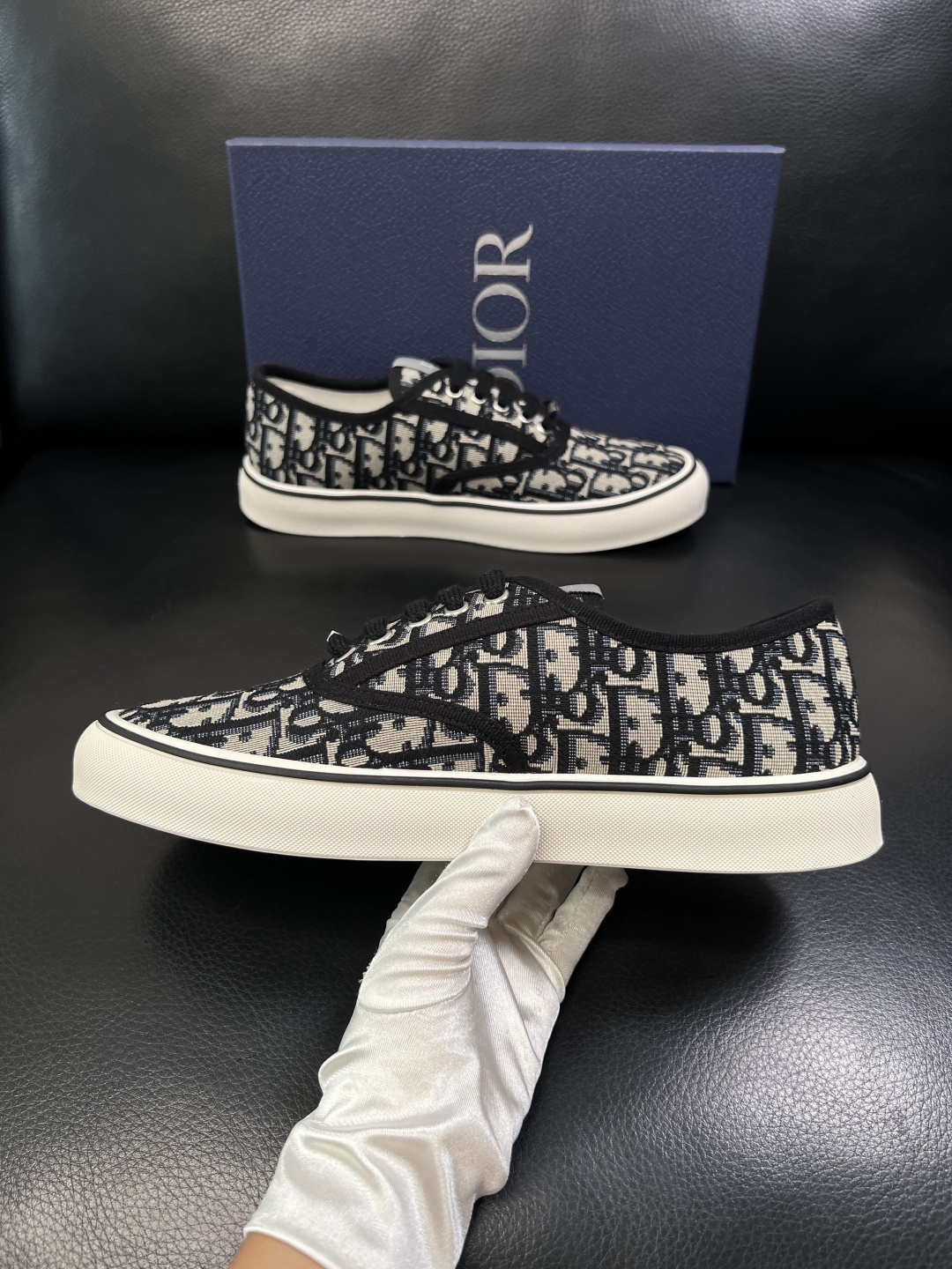 Dior 顶级工艺品 迪奥  专柜同步 原厂配置，意大利进口原版牛皮面料，透气舒适进口水染牛里垫，鞋底：