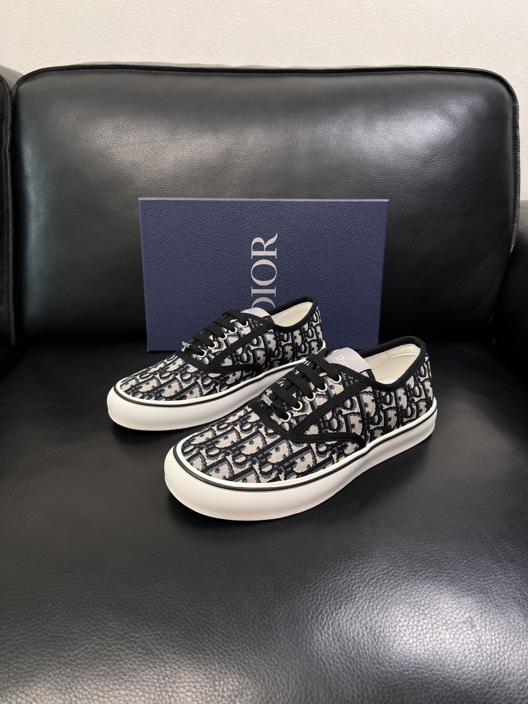 Dior 顶级工艺品 迪奥  专柜同步 原厂配置，意大利进口原版牛皮面料，透气舒适进口水染牛里垫，鞋底：