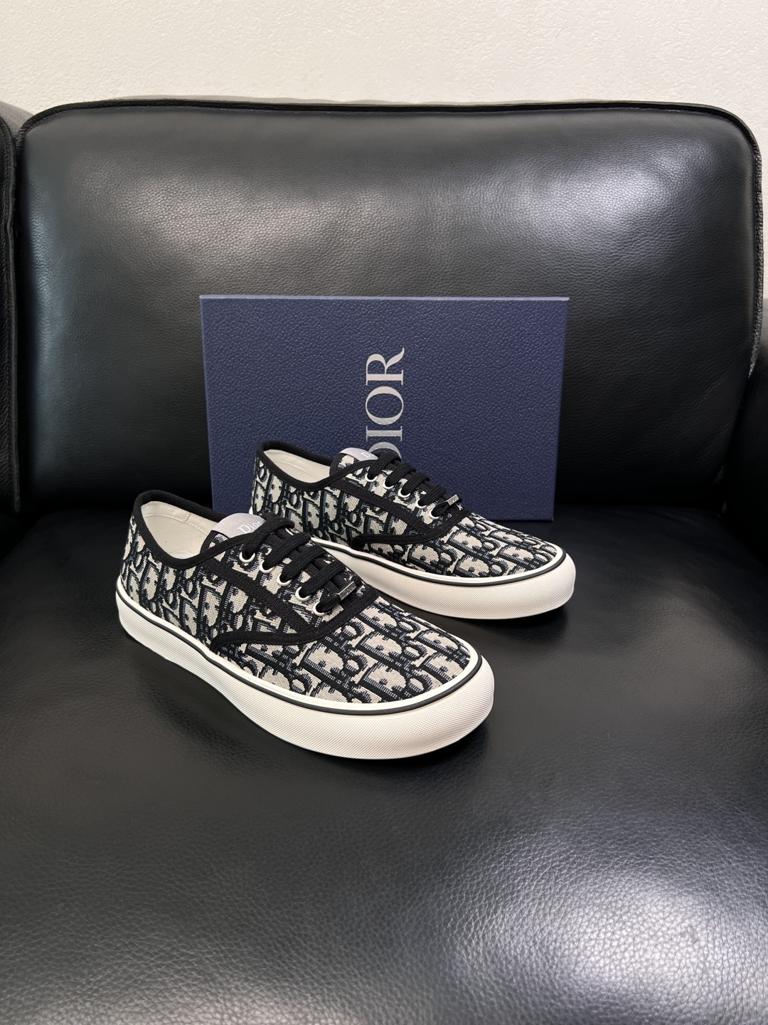 Dior 顶级工艺品 迪奥  专柜同步 原厂配置，意大利进口原版牛皮面料，透气舒适进口水染牛里垫，鞋底：