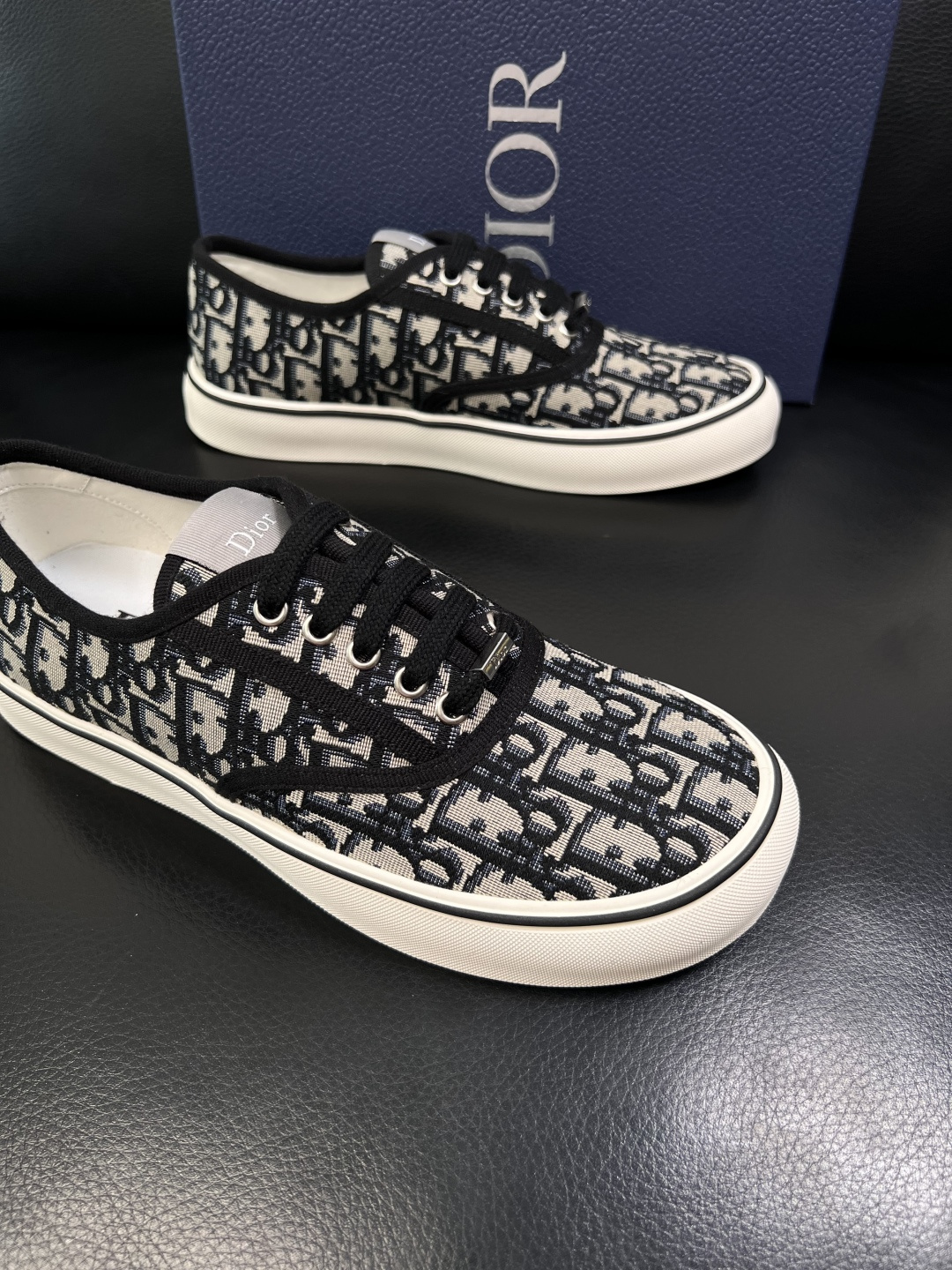 Dior 顶级工艺品 迪奥  专柜同步 原厂配置，意大利进口原版牛皮面料，透气舒适进口水染牛里垫，鞋底：
