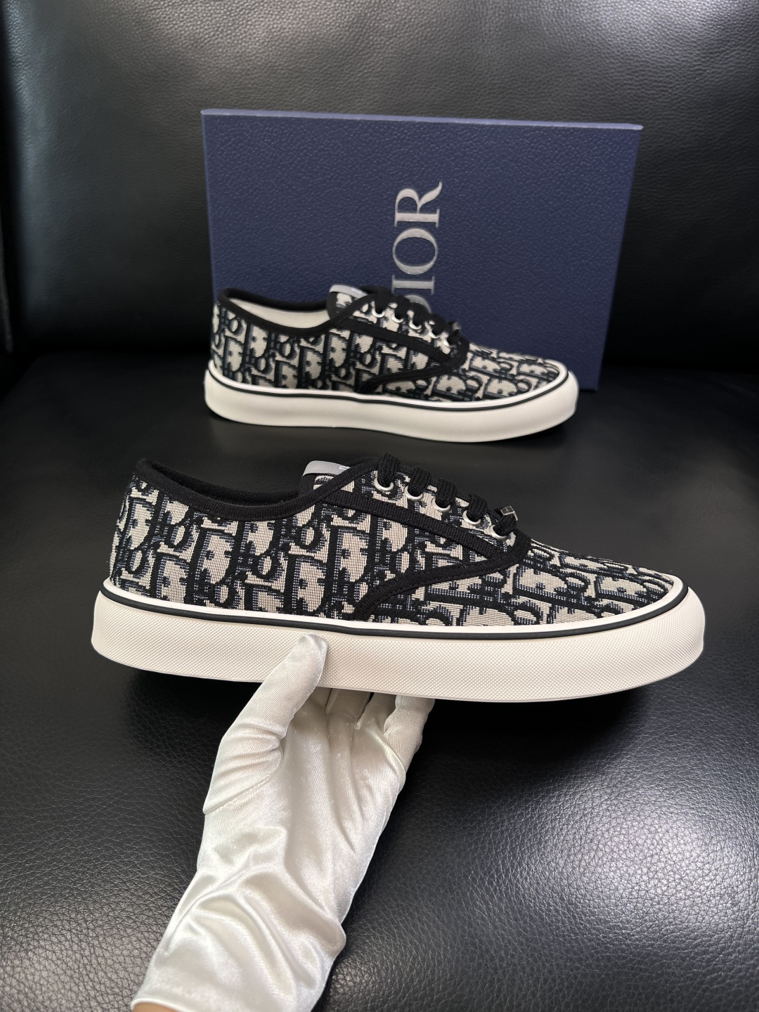 Dior 顶级工艺品 迪奥  专柜同步 原厂配置，意大利进口原版牛皮面料，透气舒适进口水染牛里垫，鞋底：