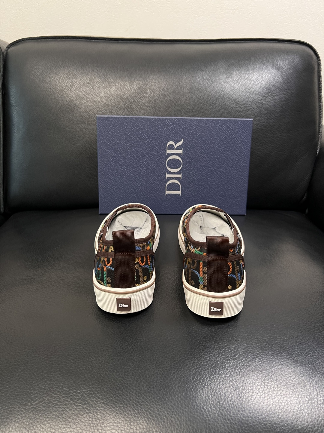 Dior 顶级工艺品 迪奥  专柜同步 原厂配置，意大利进口原版牛皮面料，透气舒适进口水染牛里垫，鞋底：
