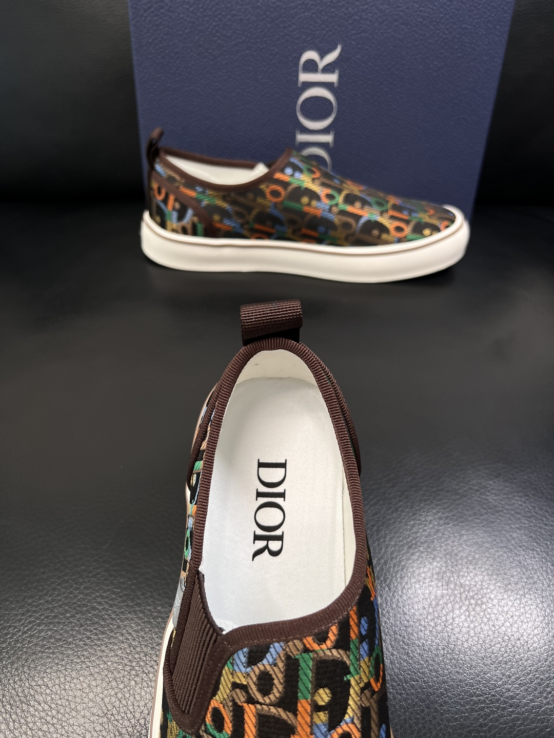 Dior 顶级工艺品 迪奥  专柜同步 原厂配置，意大利进口原版牛皮面料，透气舒适进口水染牛里垫，鞋底：