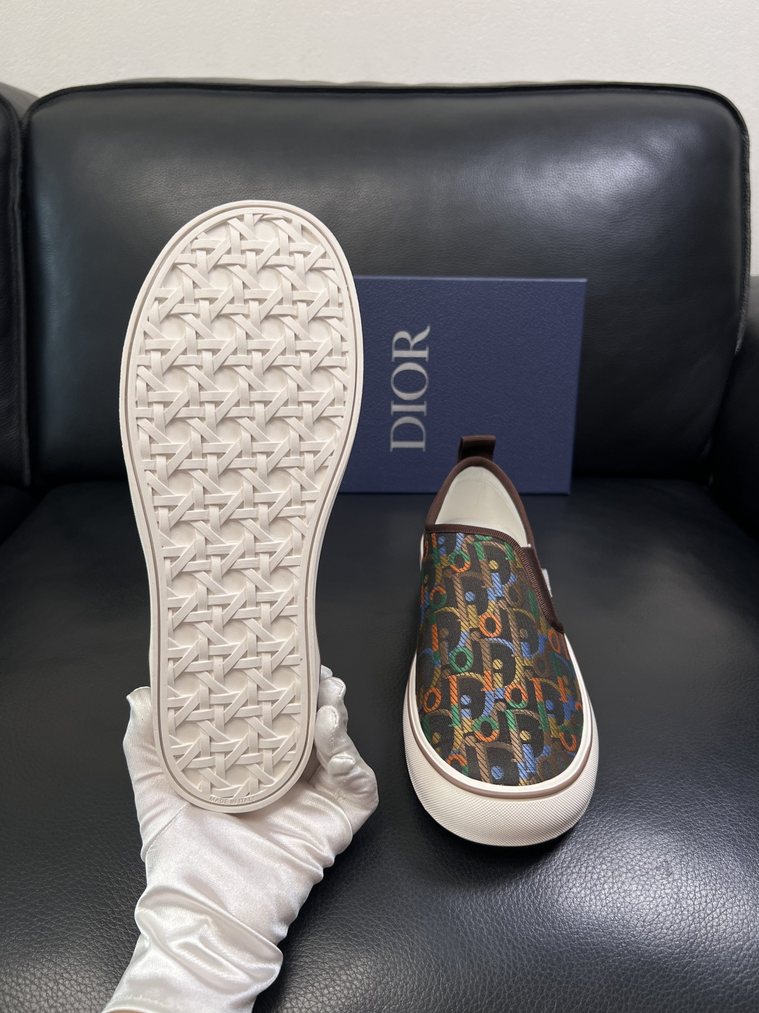 Dior 顶级工艺品 迪奥  专柜同步 原厂配置，意大利进口原版牛皮面料，透气舒适进口水染牛里垫，鞋底：