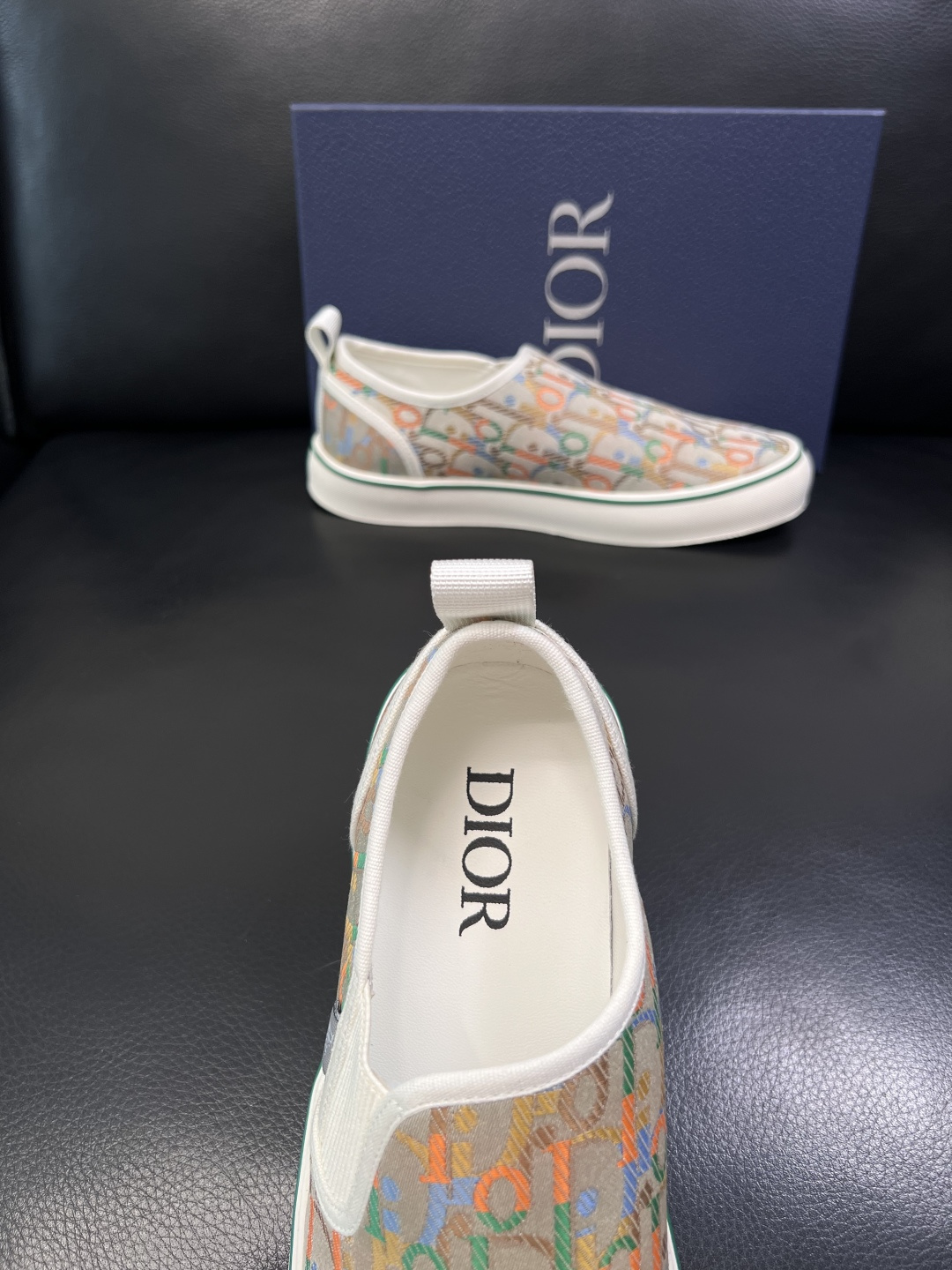 Dior 顶级工艺品 迪奥  专柜同步 原厂配置，意大利进口原版牛皮面料，透气舒适进口水染牛里垫，鞋底：