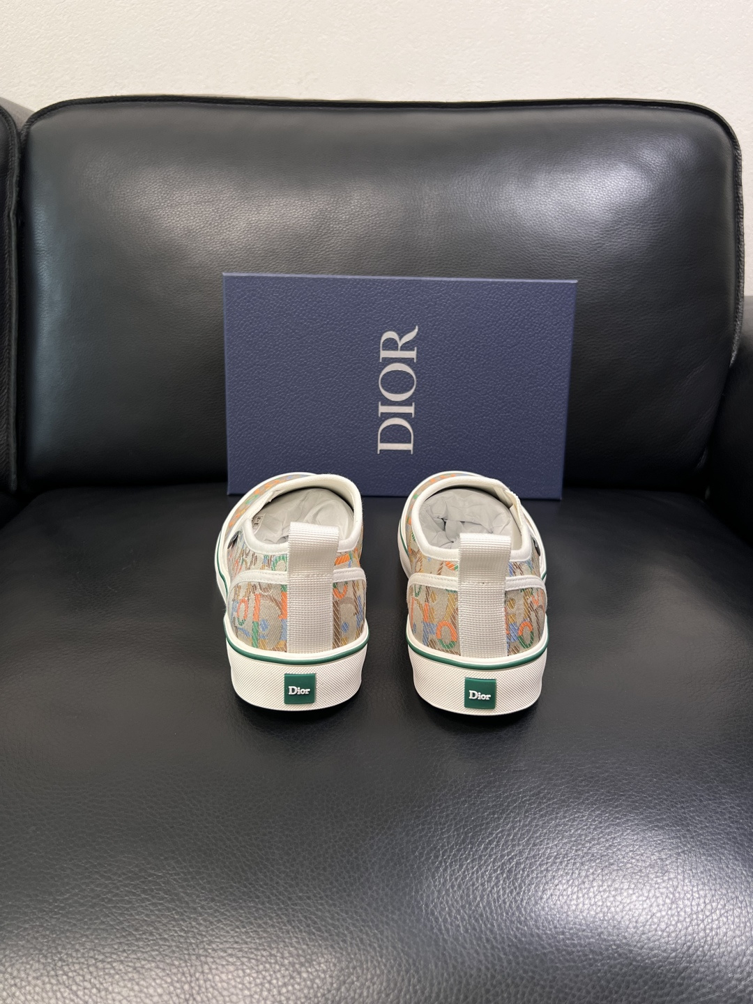 Dior 顶级工艺品 迪奥  专柜同步 原厂配置，意大利进口原版牛皮面料，透气舒适进口水染牛里垫，鞋底：