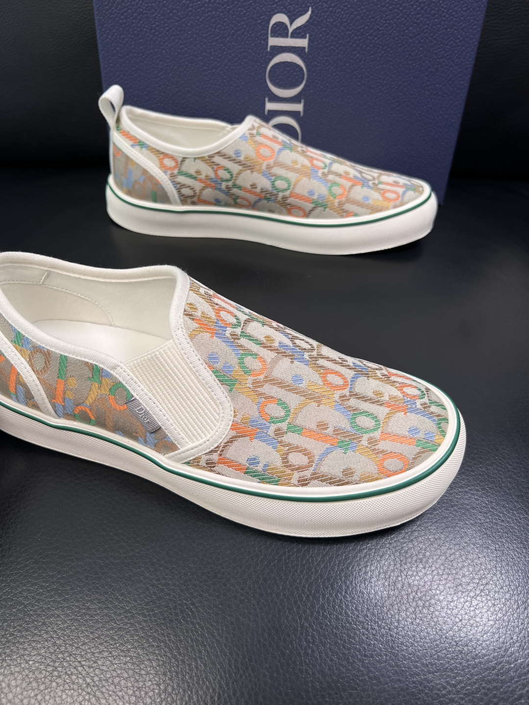 Dior 顶级工艺品 迪奥  专柜同步 原厂配置，意大利进口原版牛皮面料，透气舒适进口水染牛里垫，鞋底：