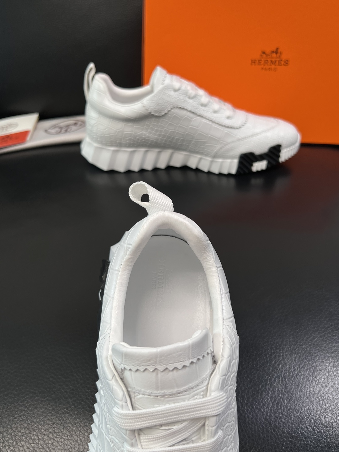 Hermes  高品质  顶级工艺品  爱马仕 专柜同步发售原厂配置，意大利进口原版牛皮面料，高品质拼接