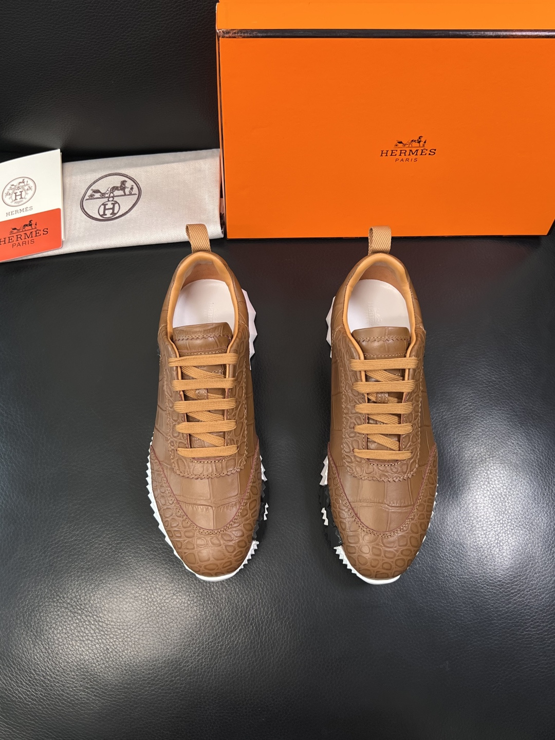 Hermes  高品质  顶级工艺品  爱马仕 专柜同步发售原厂配置，意大利进口原版牛皮面料，高品质拼接