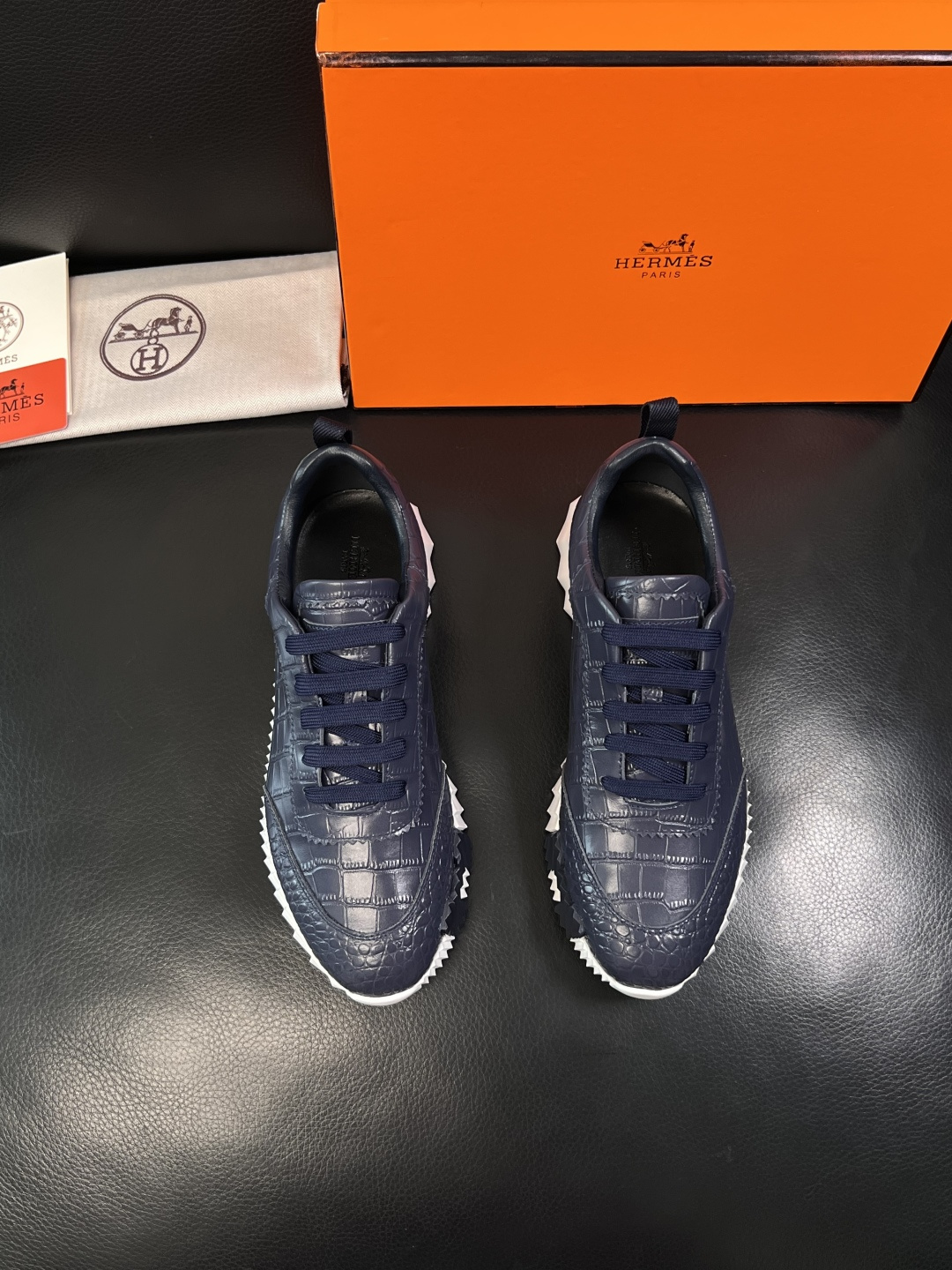 Hermes  高品质  顶级工艺品  爱马仕 专柜同步发售原厂配置，意大利进口原版牛皮面料，高品质拼接
