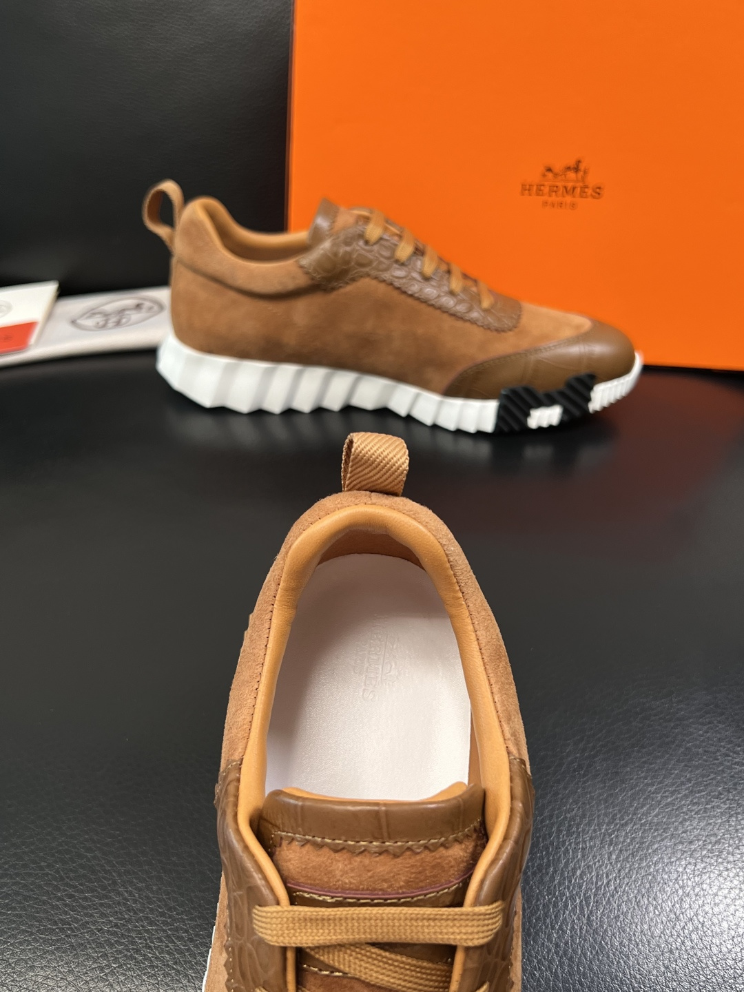 Hermes  高品质  顶级工艺品  爱马仕 专柜同步发售原厂配置，意大利进口原版牛皮面料，高品质拼接