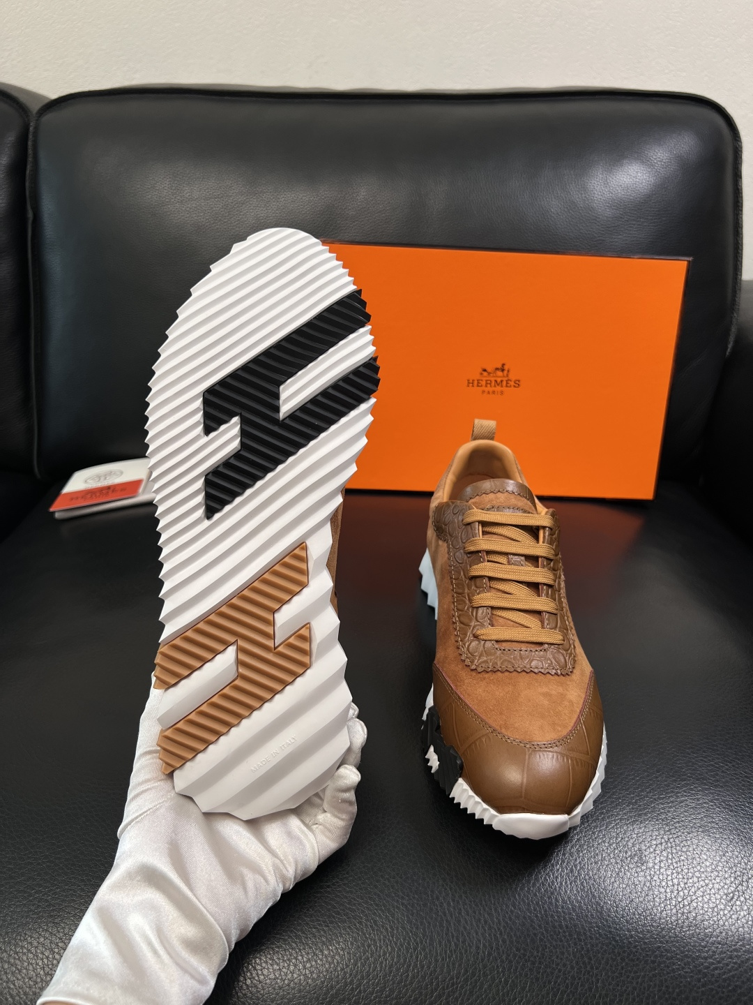 Hermes  高品质  顶级工艺品  爱马仕 专柜同步发售原厂配置，意大利进口原版牛皮面料，高品质拼接