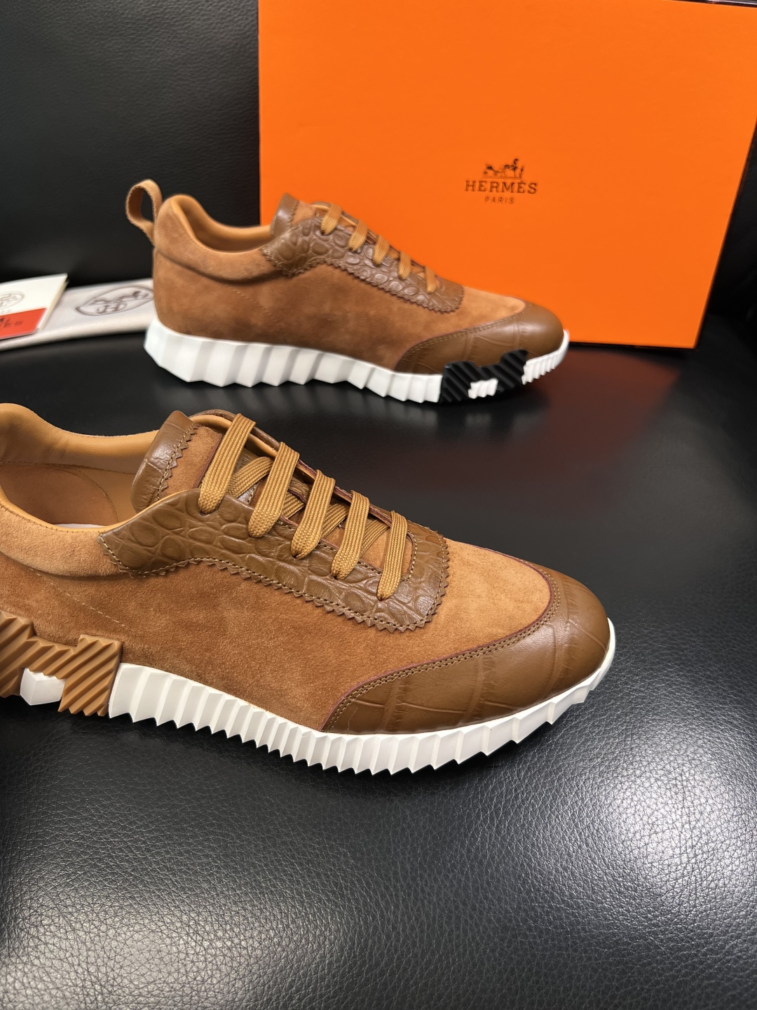 Hermes  高品质  顶级工艺品  爱马仕 专柜同步发售原厂配置，意大利进口原版牛皮面料，高品质拼接